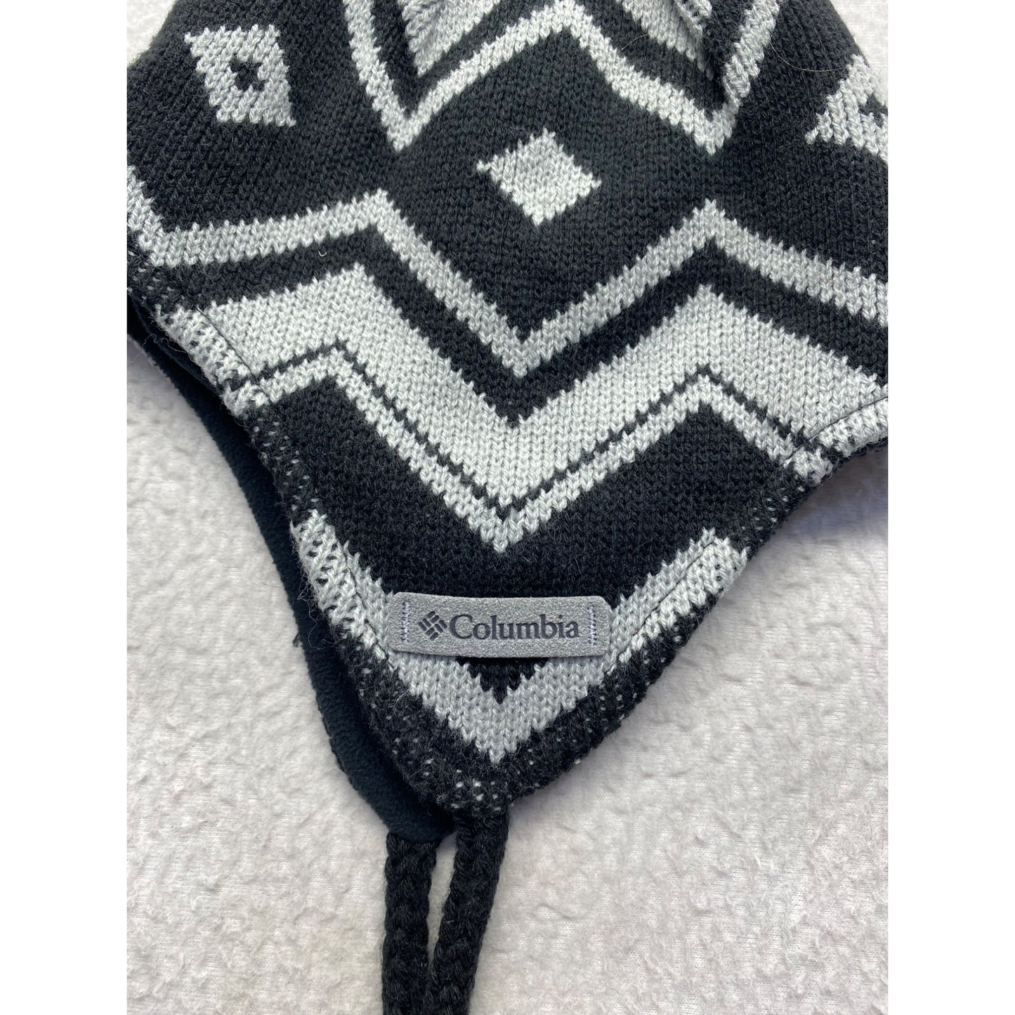 Youth Columbia Knit Earflap Beanie Hat Black & Gray Chevron Pattern #7063