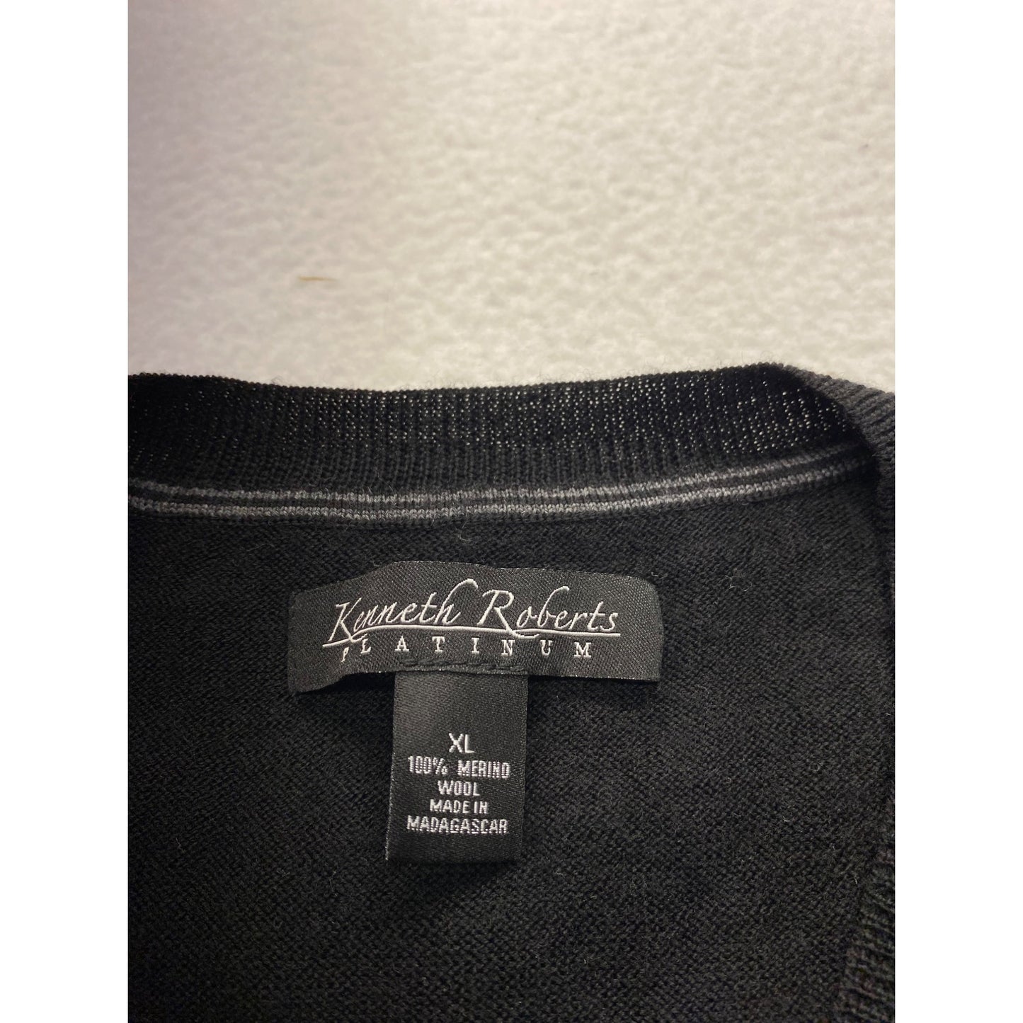 Kenneth Roberts Platinum V-Neck Sweater XL 100% Merino Wool #7192