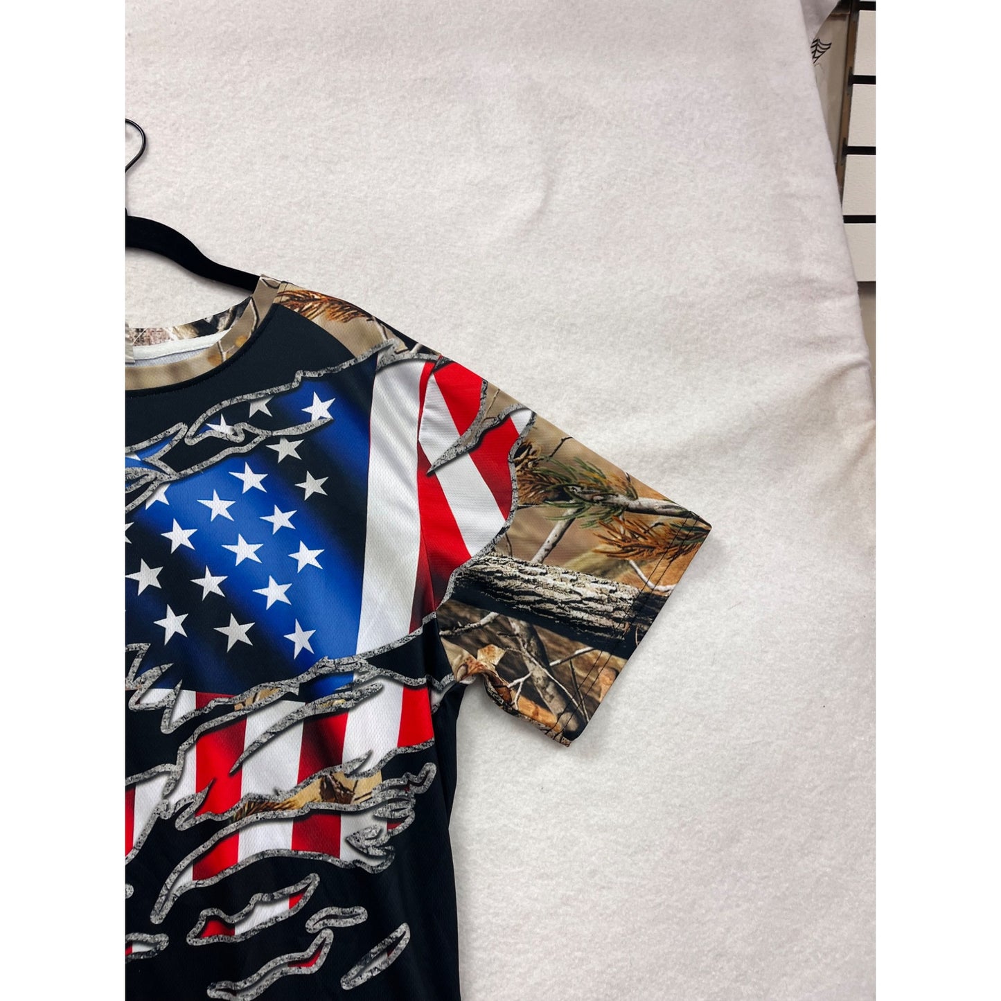Under Armour Mens L Camo & USA Flag Graphic T-Shirt Deer Print Hunting Theme Black #6882