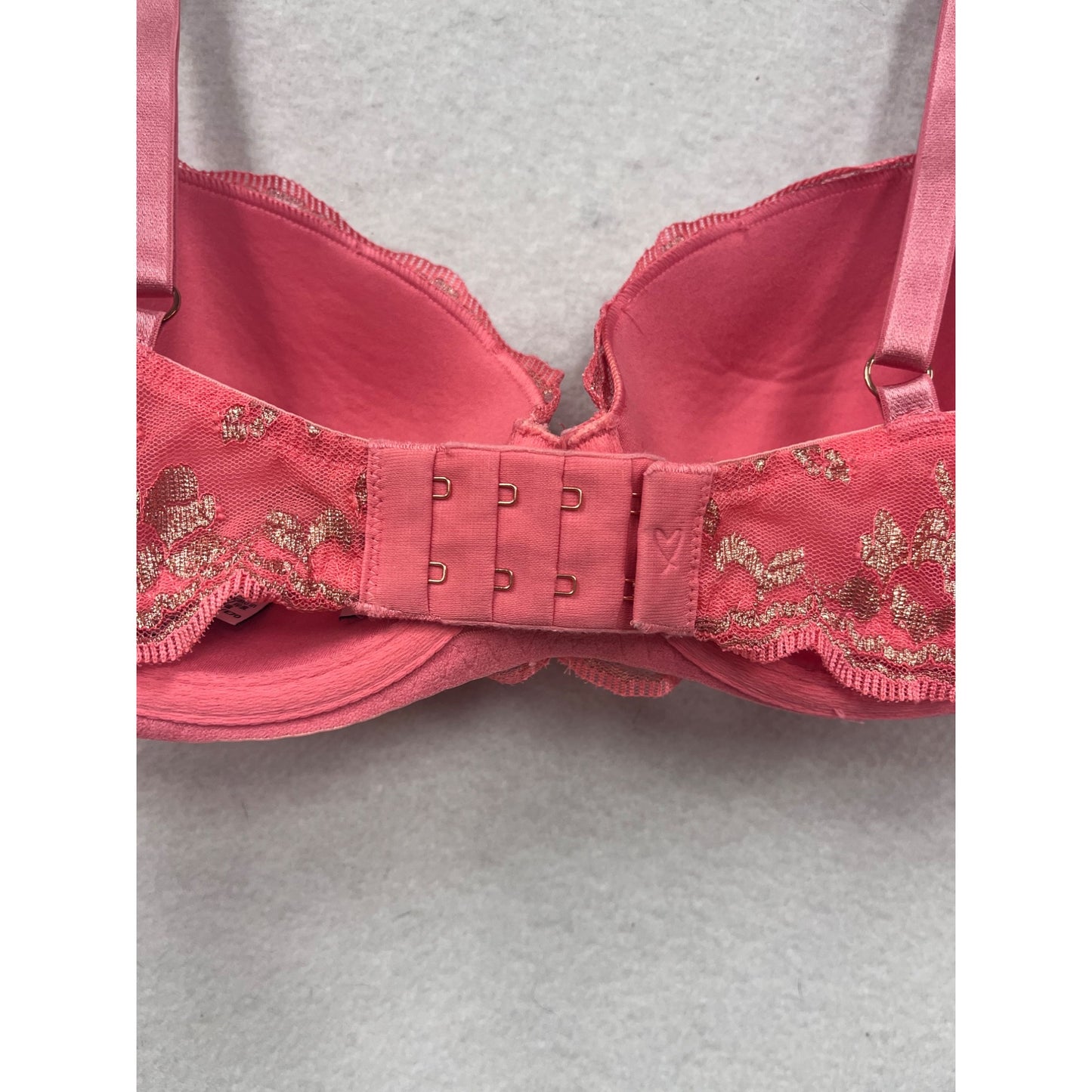 Victorias Secret 32DD Pink Floral Lace Underwire Bra With Metallic Accents Adjustable Straps Hook Closure #6831