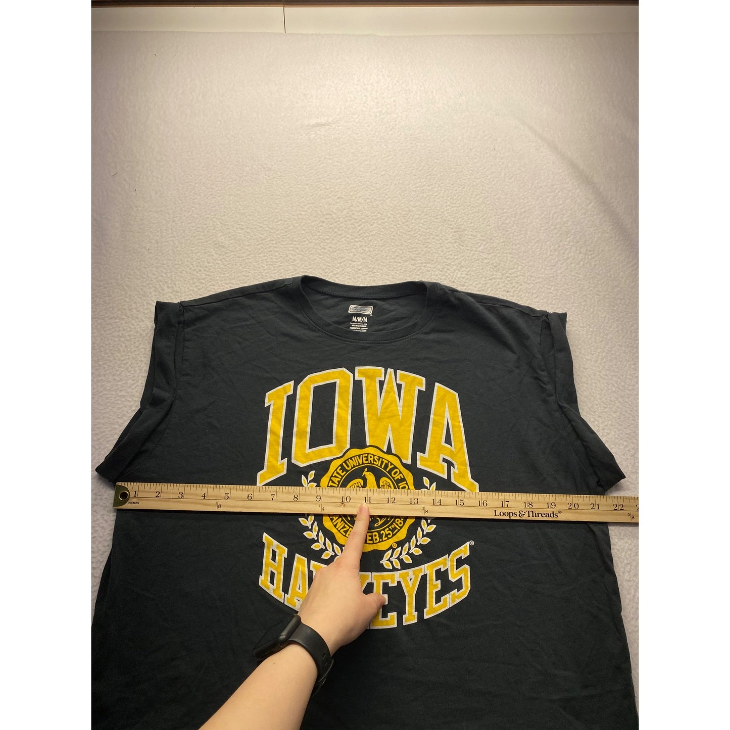 Iowa Hawkeyes Gray Sleeveless Tailgate T-Shirt M 100% Cotton #7369