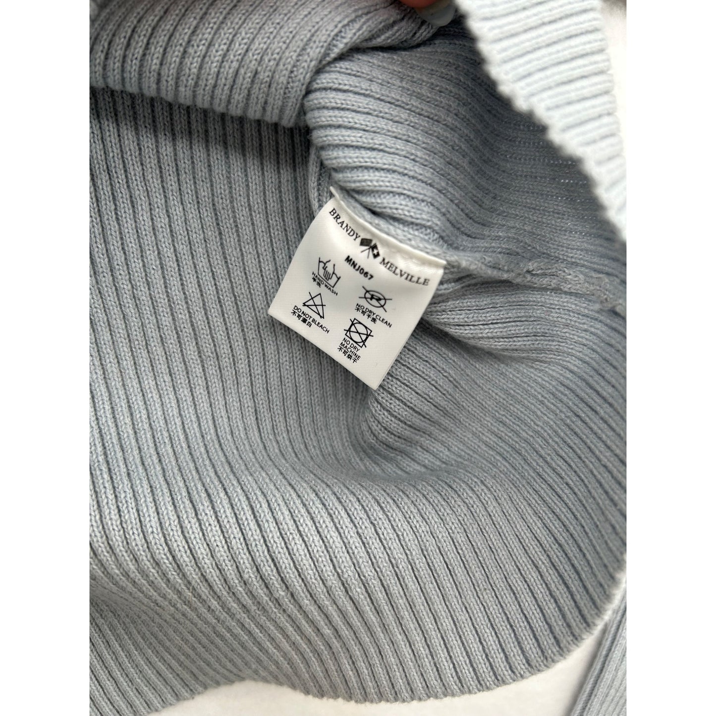 Brandy Melville Light Gray Ribbed V-Neck Cropped Knit Sweater Top #6439