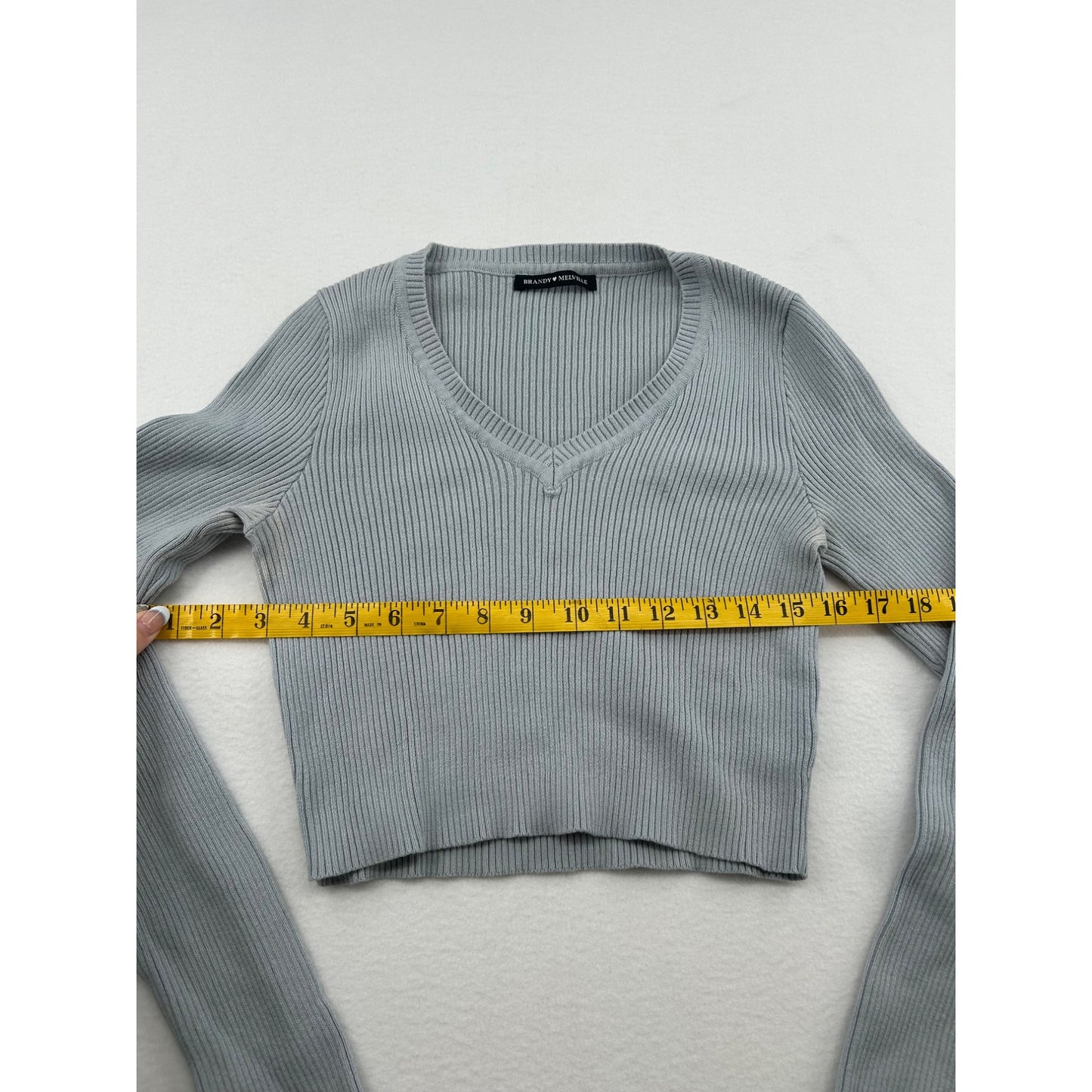Brandy Melville Light Gray Ribbed V-Neck Cropped Knit Sweater Top #6439