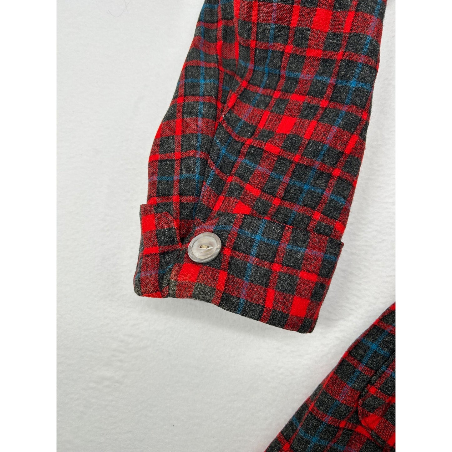 Vintage Pendleton Wool Plaid Red & Black Robe With Belt & Buttoned Cuffs #6480