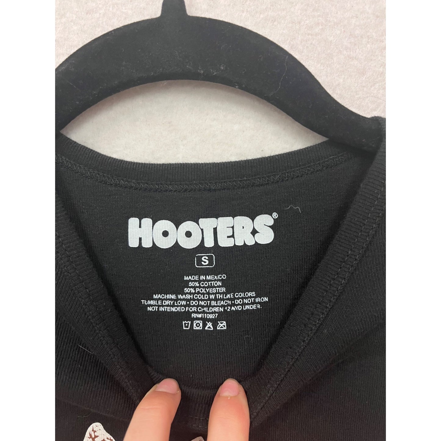 Hooters Womens Small Black Sleeveless Tank Top #8416