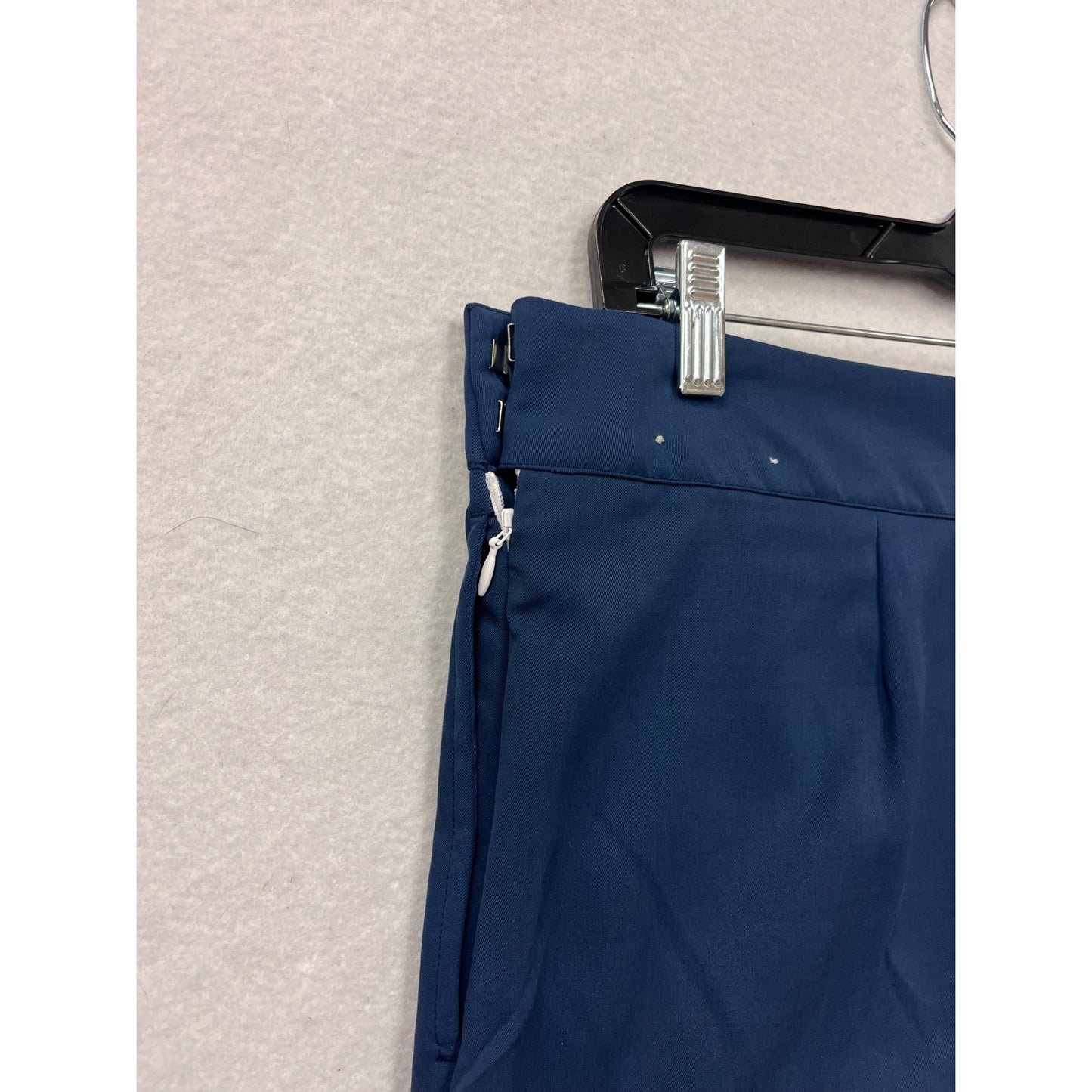 Izod Golf Womens Navy Blue Skort Size 10 With Button Details & White Piping 100% Polyester Lightweight & Stylish #6887