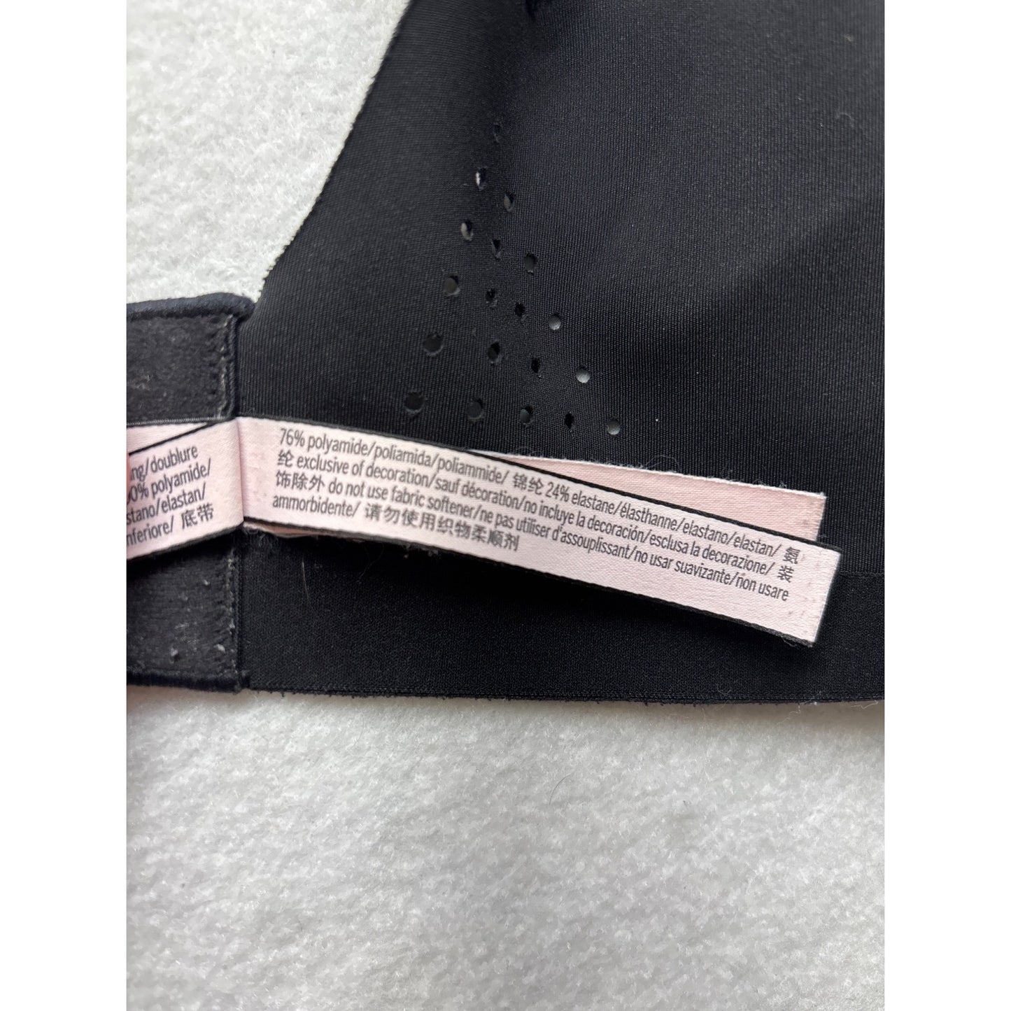 Victorias Secret Seamless Black Sports Bra Size 38D With Adjustable Straps & Breathable Fabric Design #6376