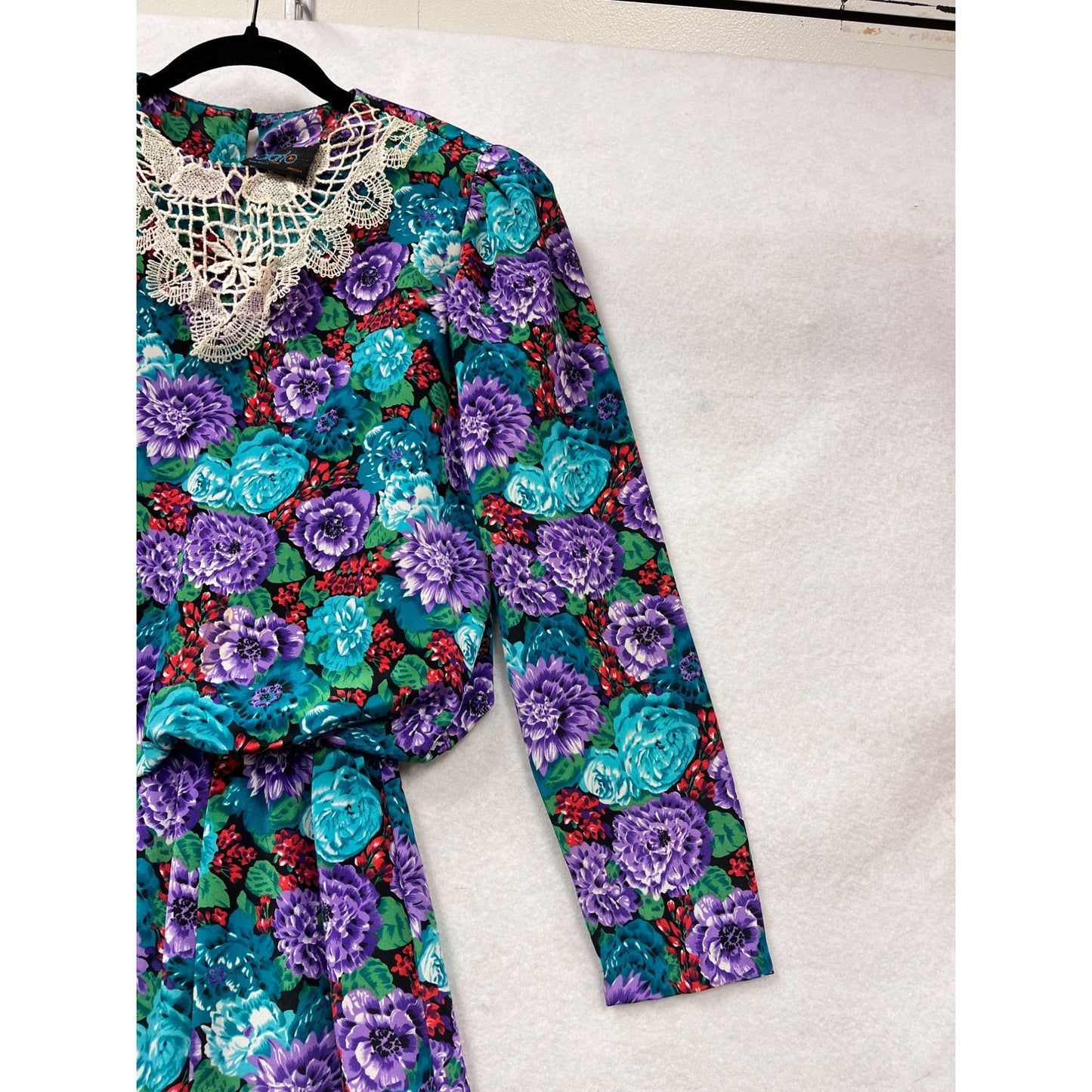 Vintage Medium 80s Starlo Floral Dress With Crochet Lace Collar & Long Sleeves #8017