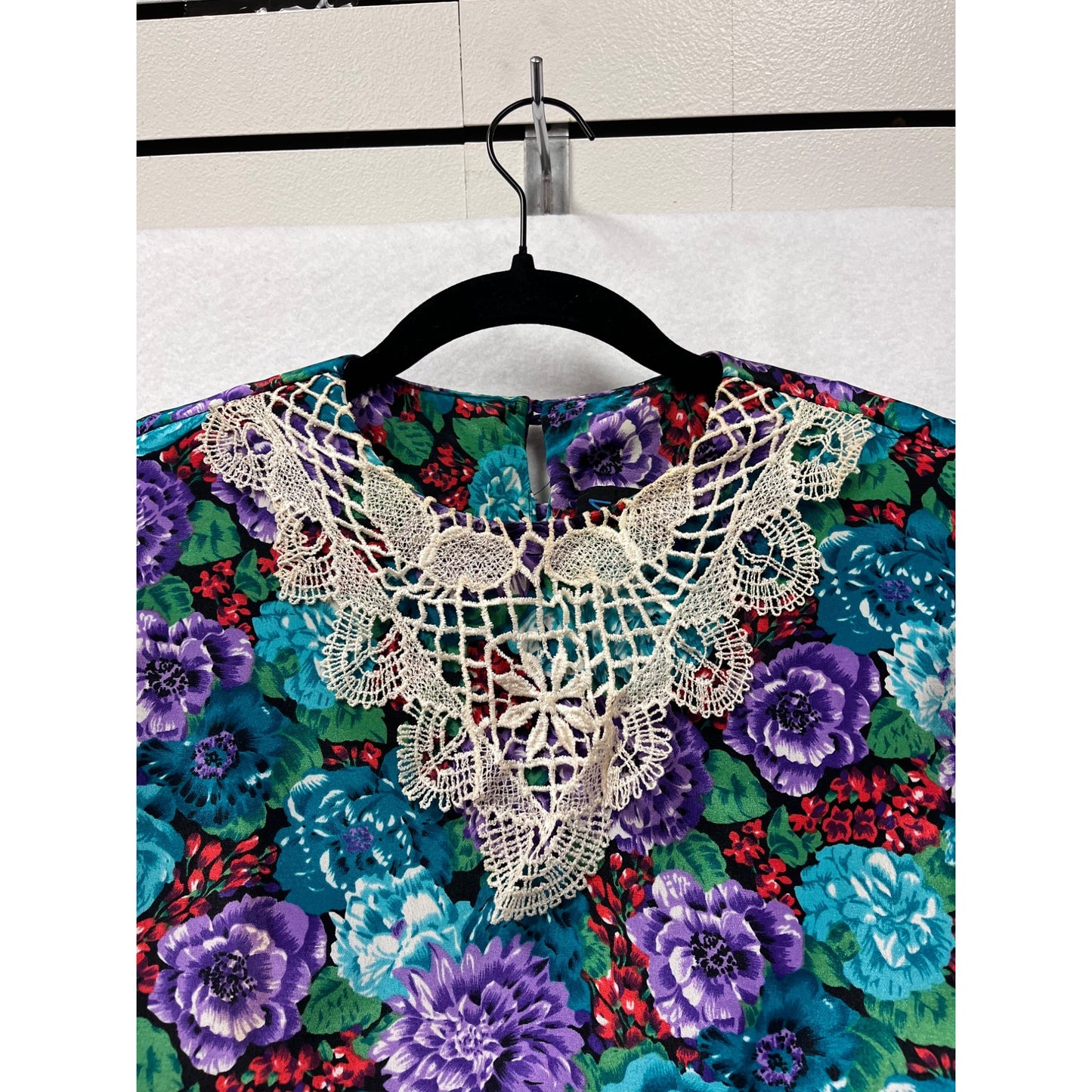 Vintage Medium 80s Starlo Floral Dress With Crochet Lace Collar & Long Sleeves #8017