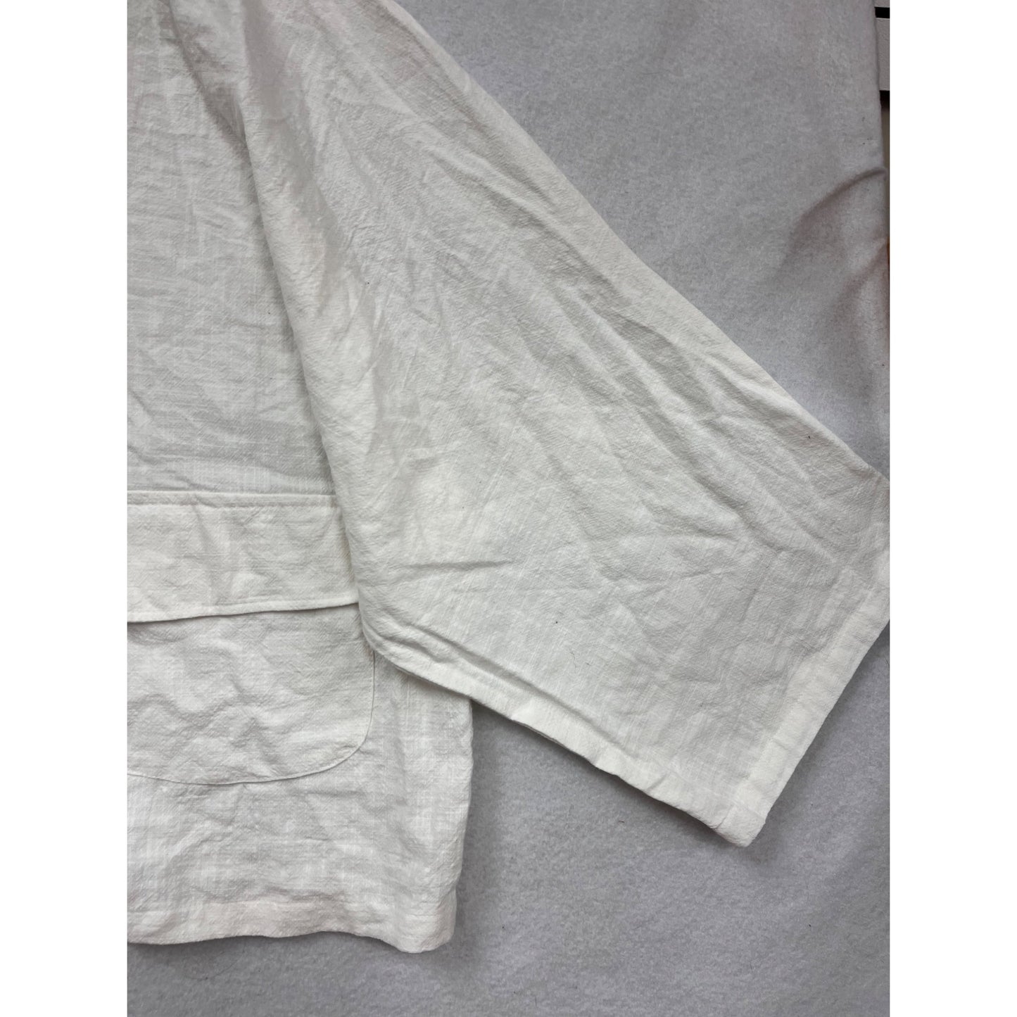 The Lullaby Club L/XL White Textured Button-Up Jacket #899A