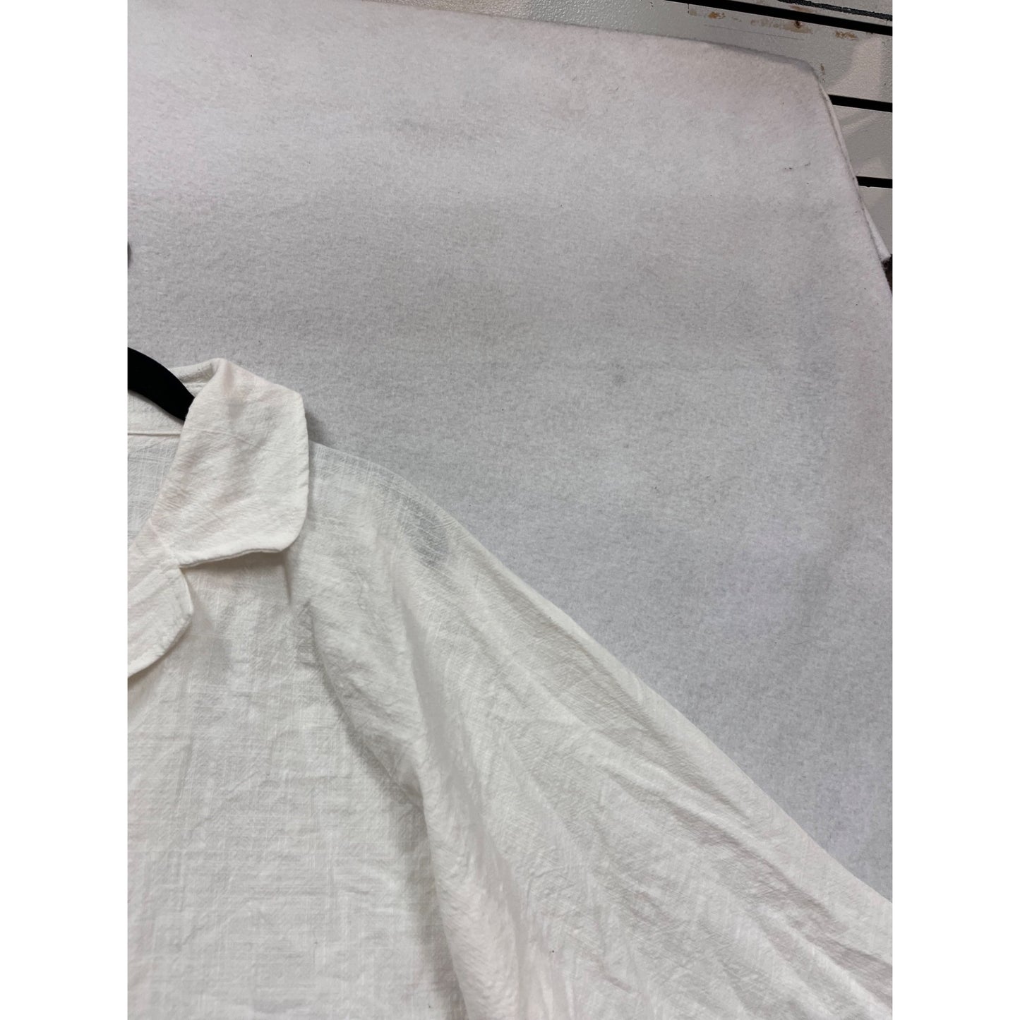 The Lullaby Club L/XL White Textured Button-Up Jacket #899A