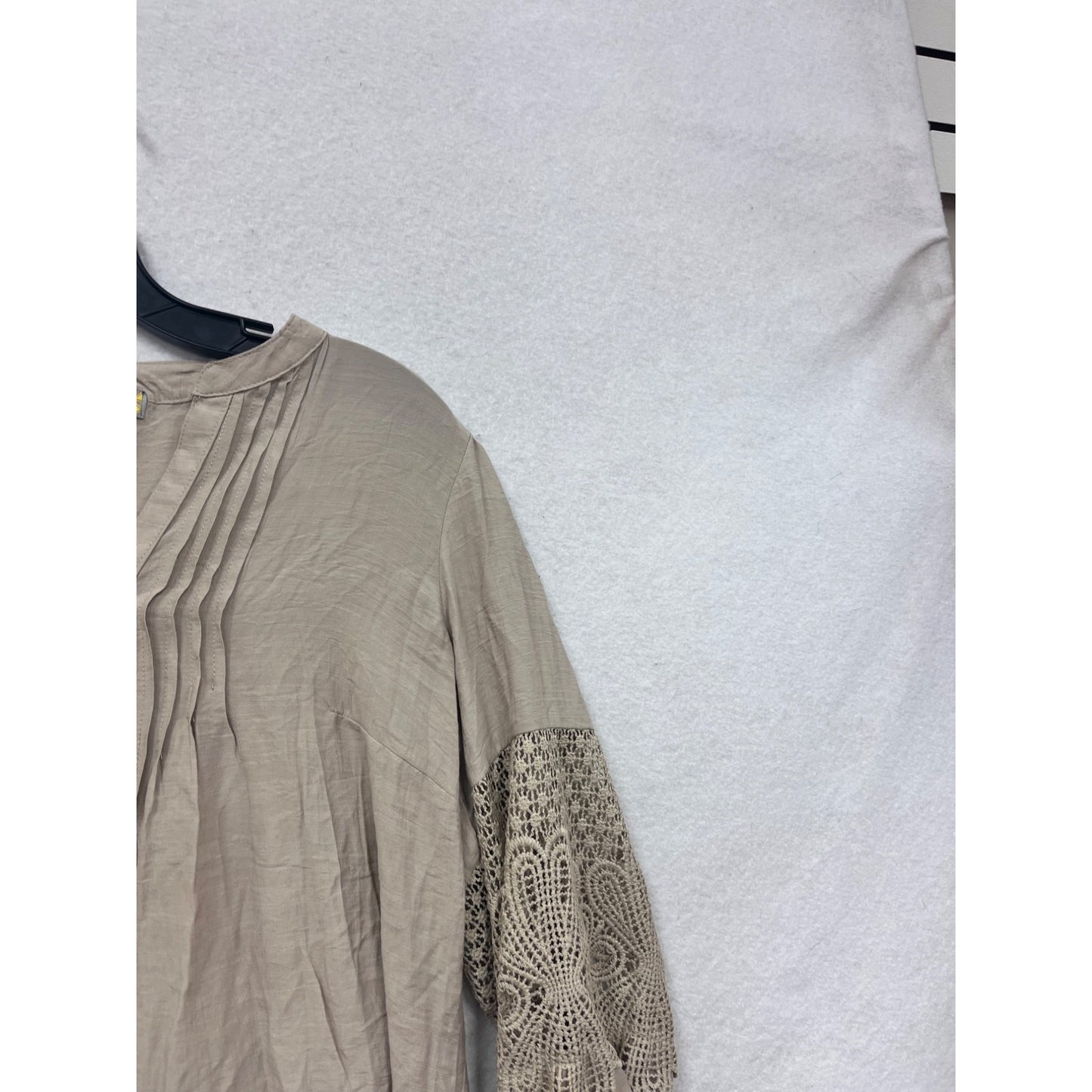 Figueroa & Flower Womens Medium Button-Down Blouse W/ Crochet Sleeves #8409