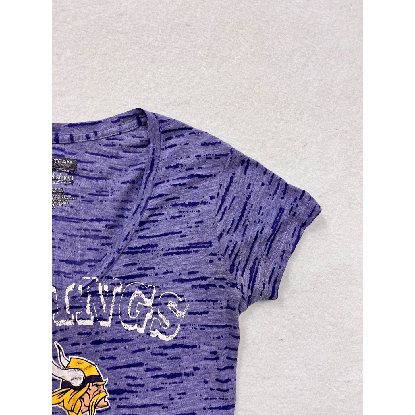 Minnesota Vikings Womens Small Purple V-Neck T-Shirt NFL Team Apparel #6634