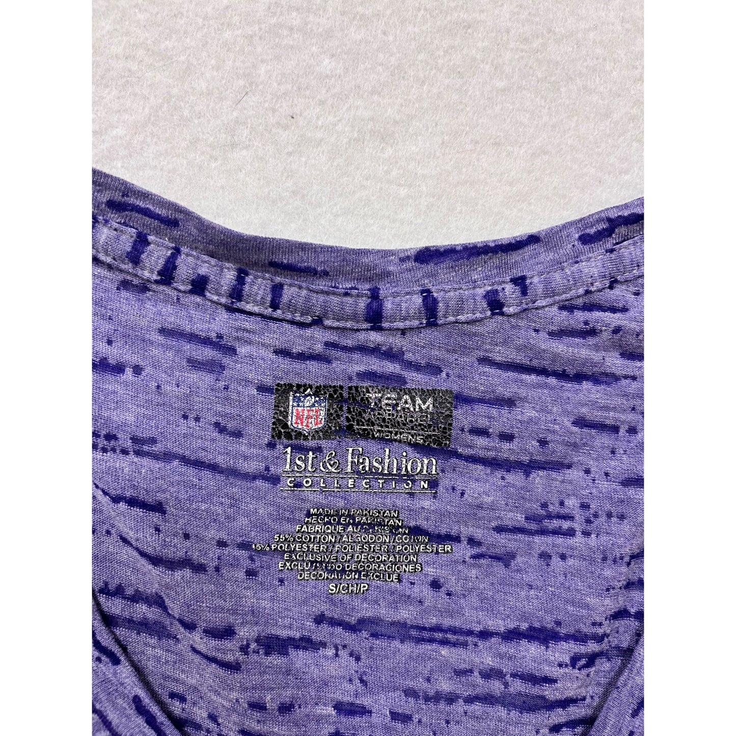 Minnesota Vikings Womens Small Purple V-Neck T-Shirt NFL Team Apparel #6634