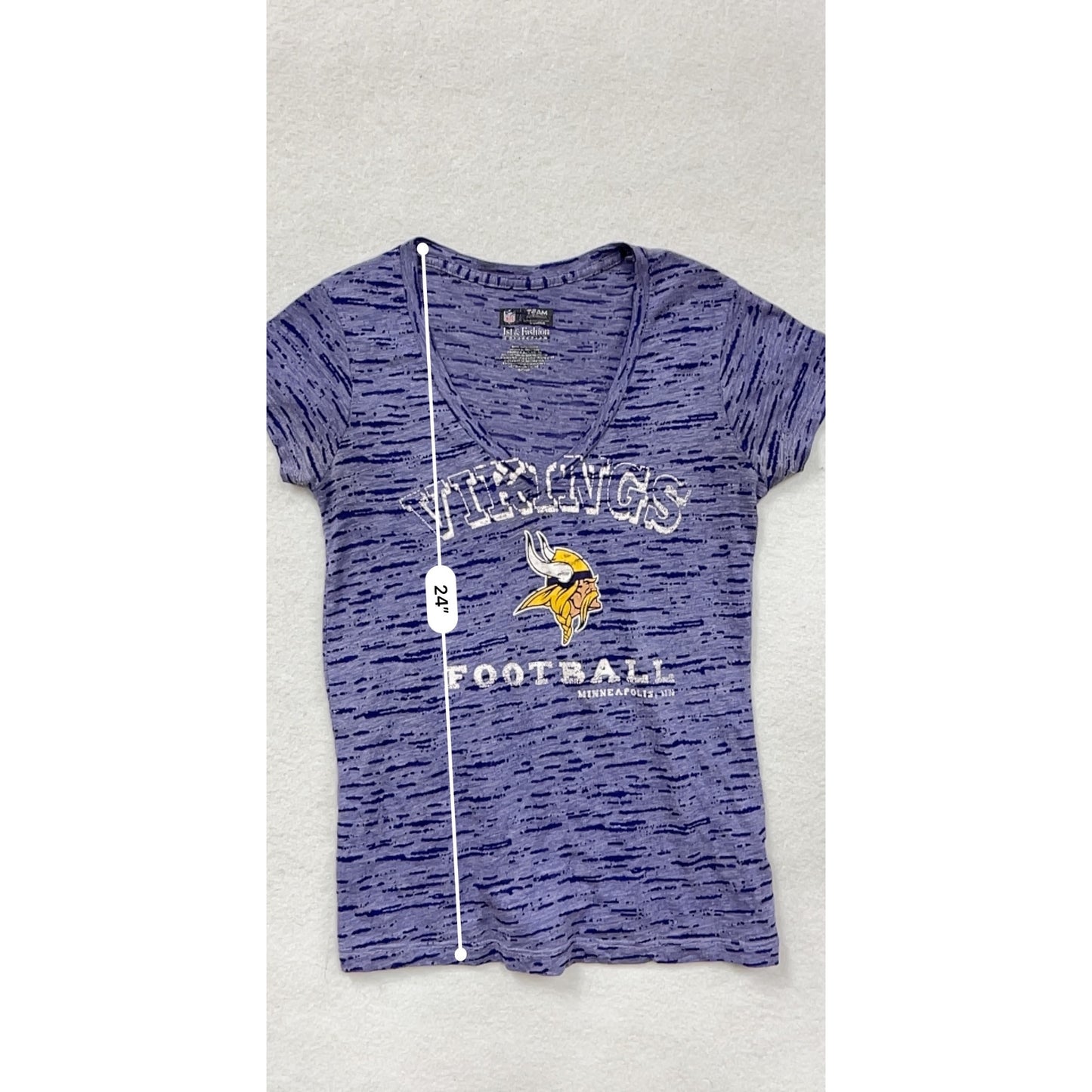 Minnesota Vikings Womens Small Purple V-Neck T-Shirt NFL Team Apparel #6634