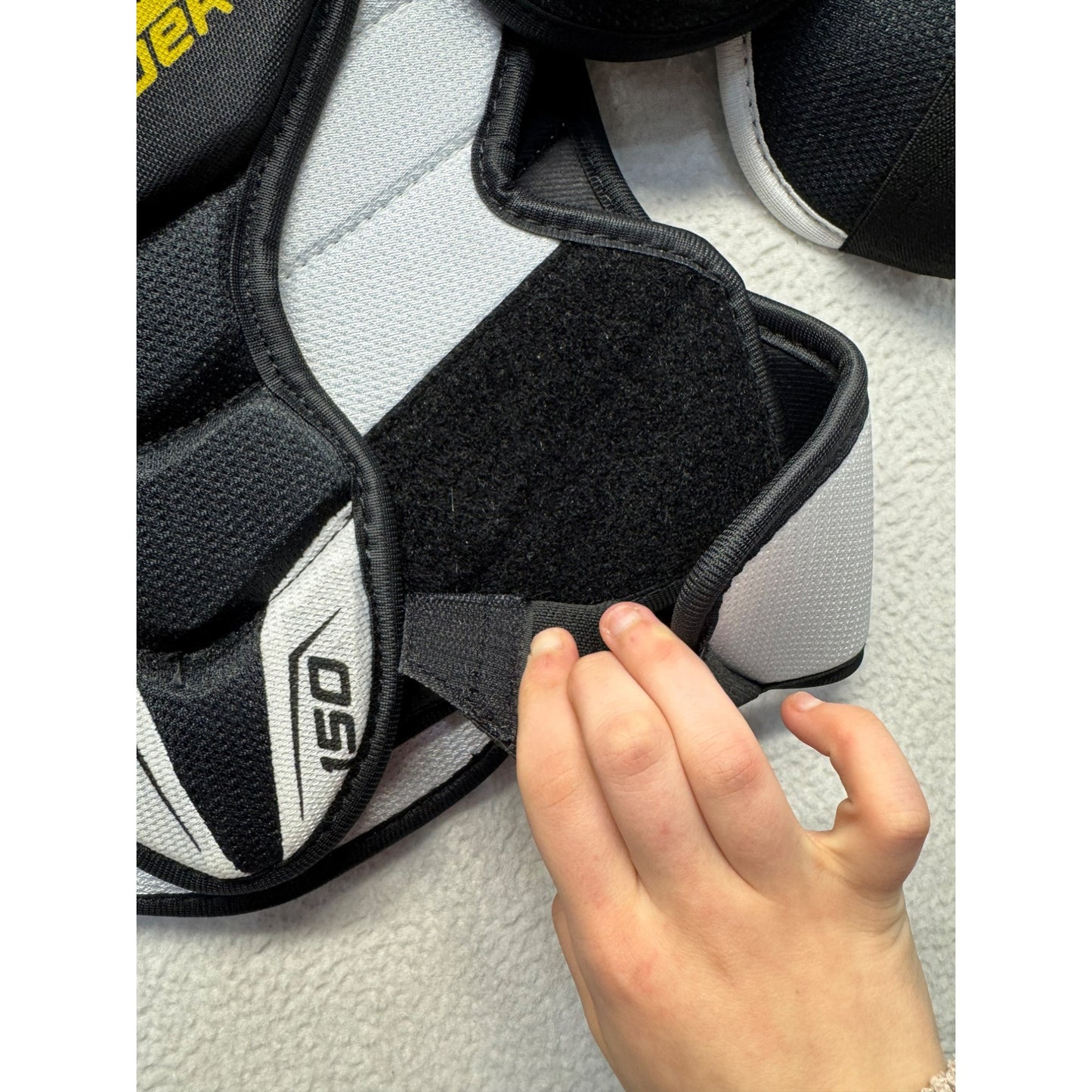Kids Bauer Shoulder Pads BNWT#5560