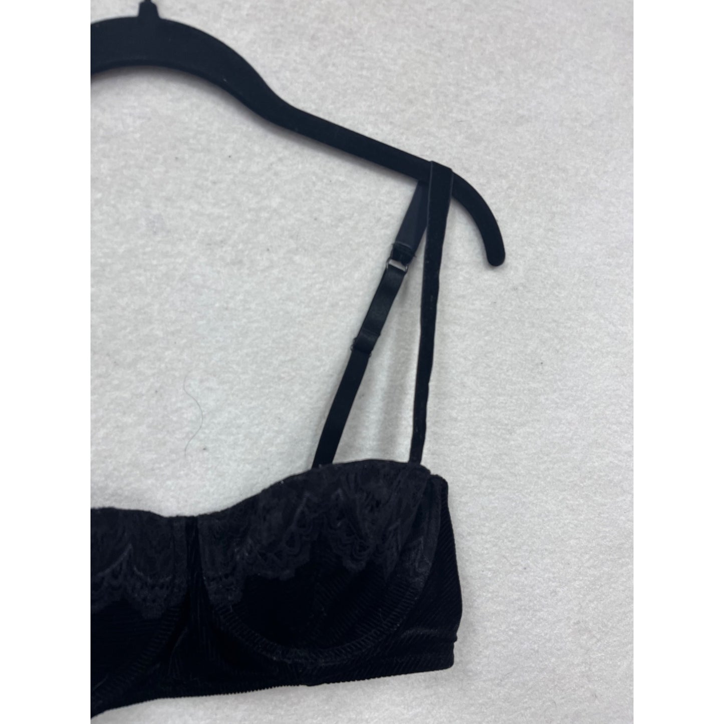 Adore Me Womens Black Corduroy Bra 32DD #8168