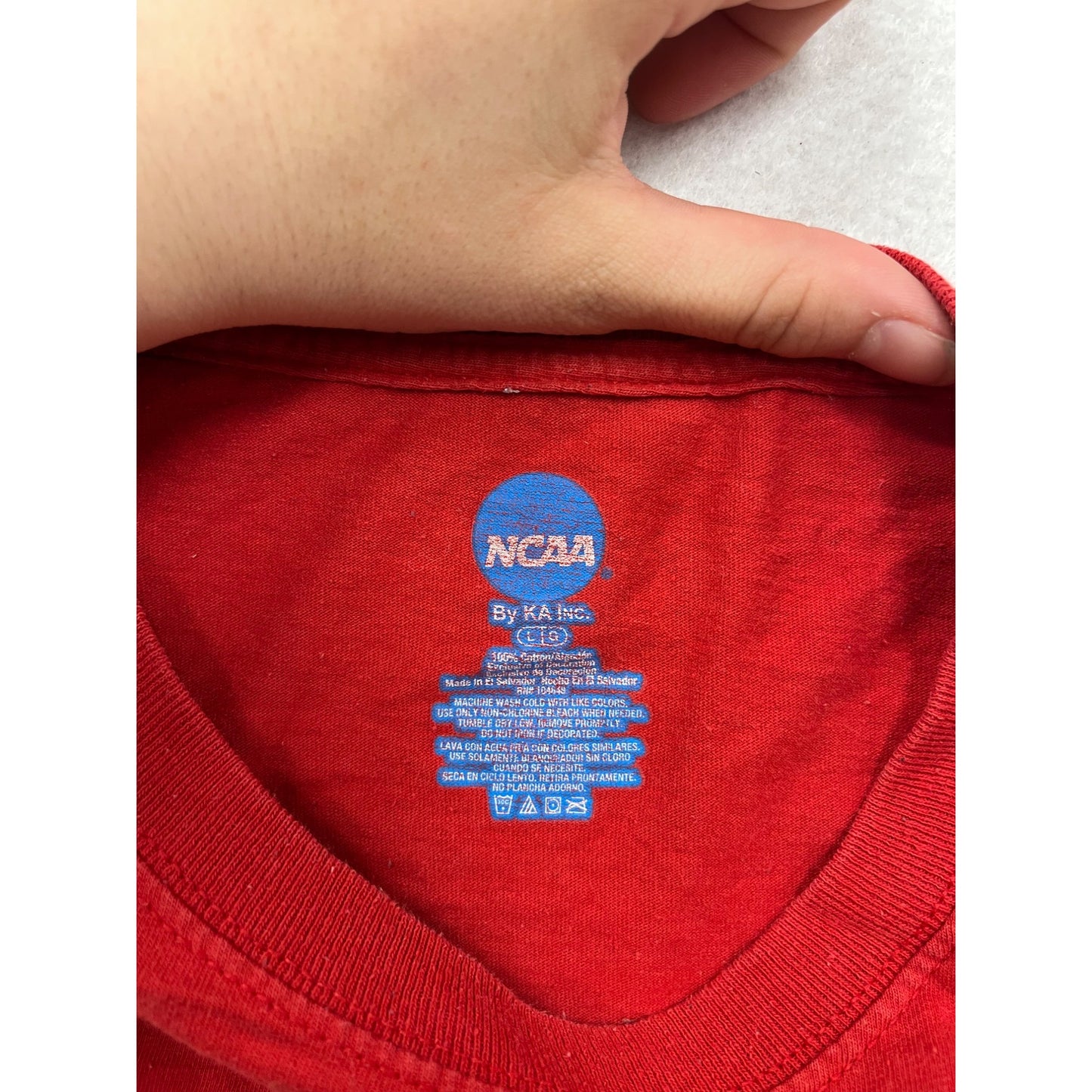 Men’s Large NCAA Red “Leave It All On The Field” Graphic Tee #8038