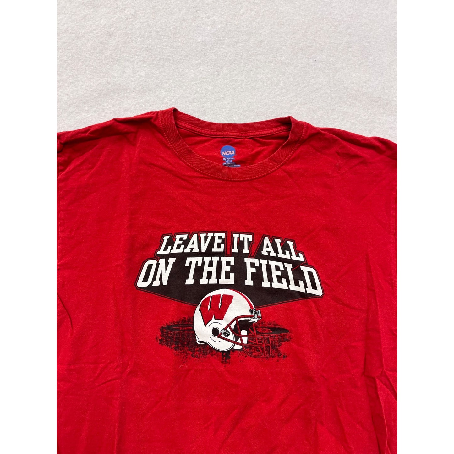 Men’s Large NCAA Red “Leave It All On The Field” Graphic Tee #8038