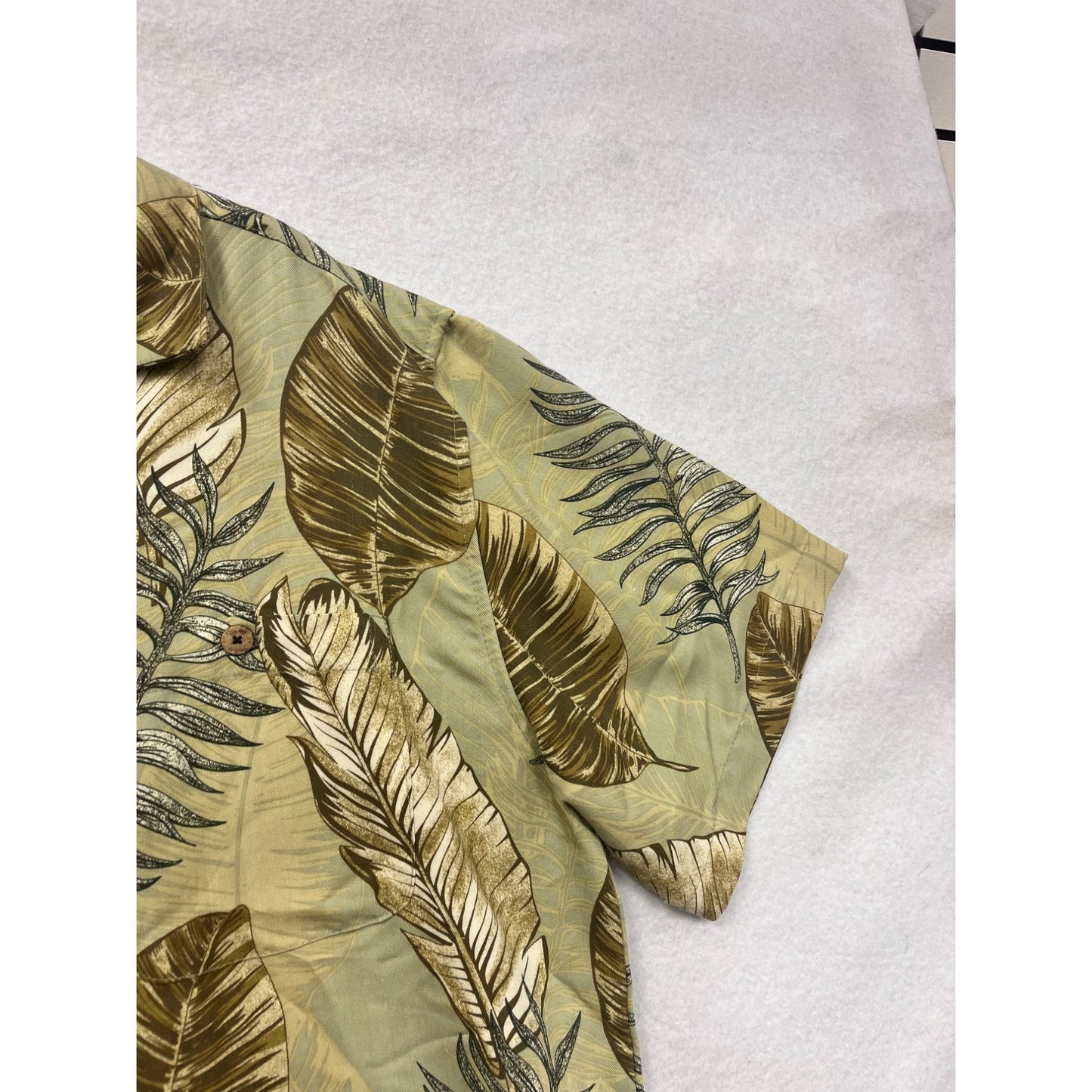 St Johns Bay Mens Large Island Style Button-Up Short Sleeve Shirt Green Tropical Leaf Print #6775
