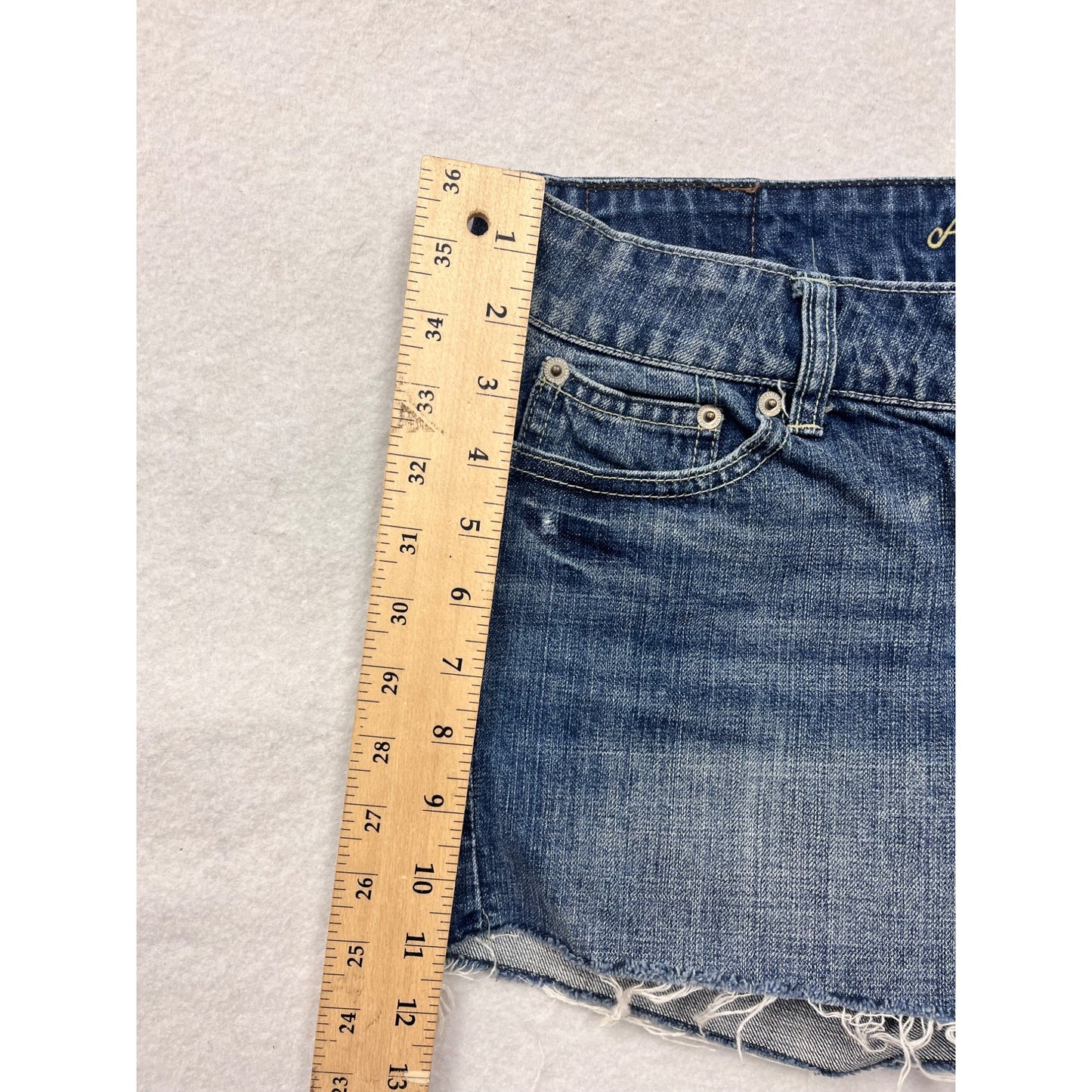 Women’s Size 8 American Eagle Distressed Denim Shorts #6422