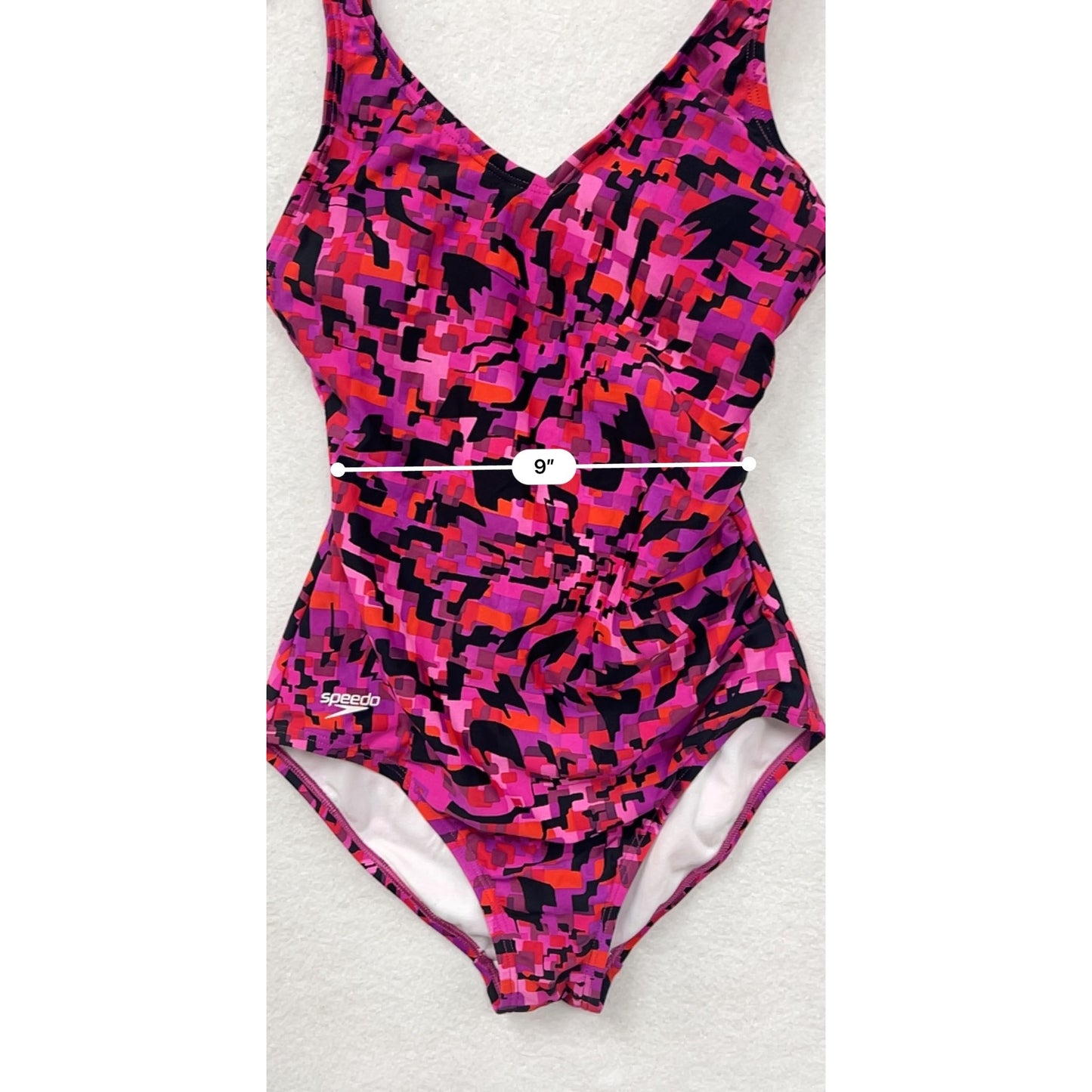 Speedo Womens Size 6 Pink & Red Geometric One-Piece Swimsuit #6872