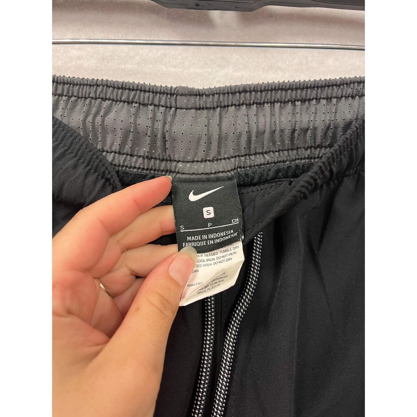 Nike Mens Athletic Shorts Size S Black & Gray #258A