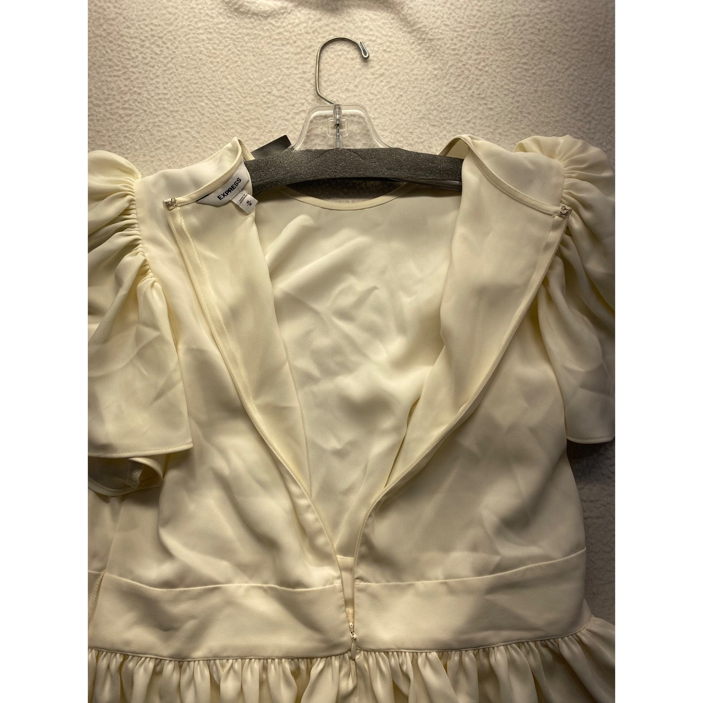 Express Womens Cream Ruffle Sleeve Peplum Top Medium Polyester #7107