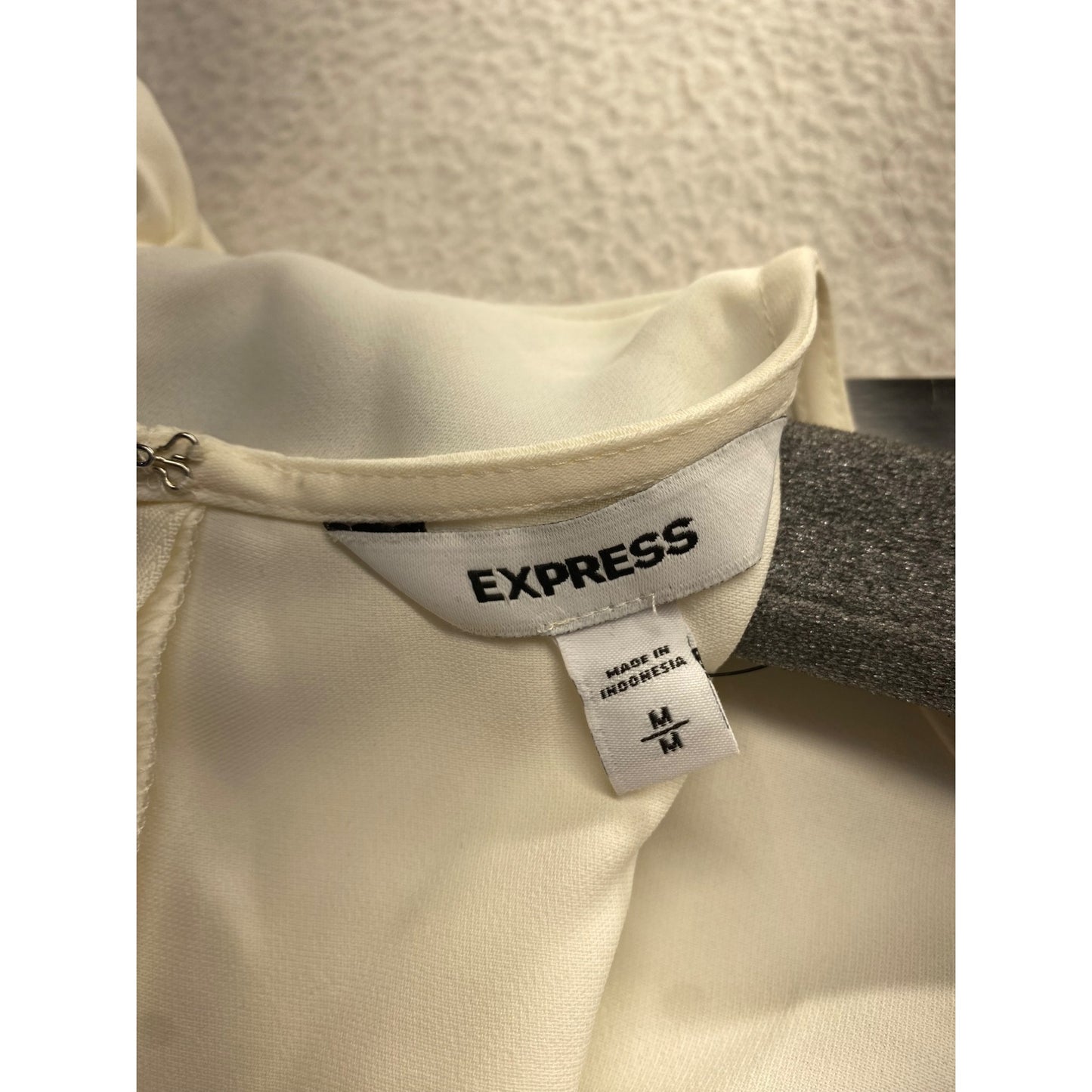 Express Womens Cream Ruffle Sleeve Peplum Top Medium Polyester #7107