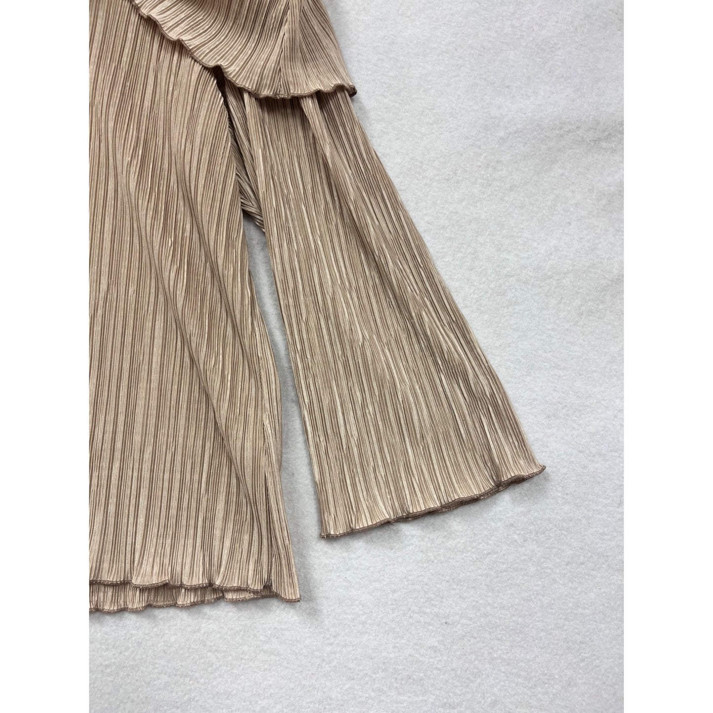 Off-The-Shoulder Pleated Beige Blouse With Bell Sleeves Womens Large By CDW #6614