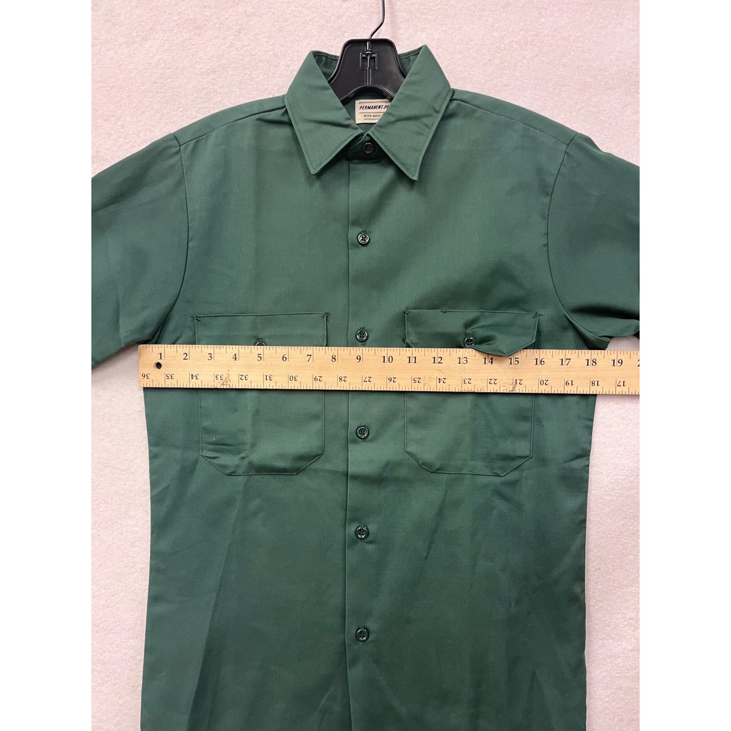 Boys size 14 Green Long-Sleeve Button-Up Shirt With Front Pockets & Permanent Press #6520