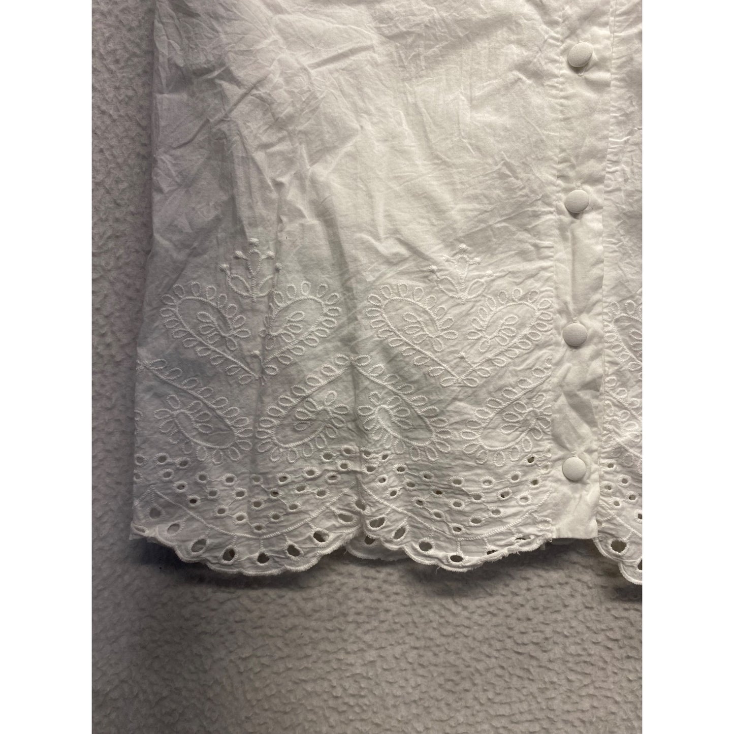 Urban Romantics White Embroidered Cotton Sleeveless Button-Up Top #7079