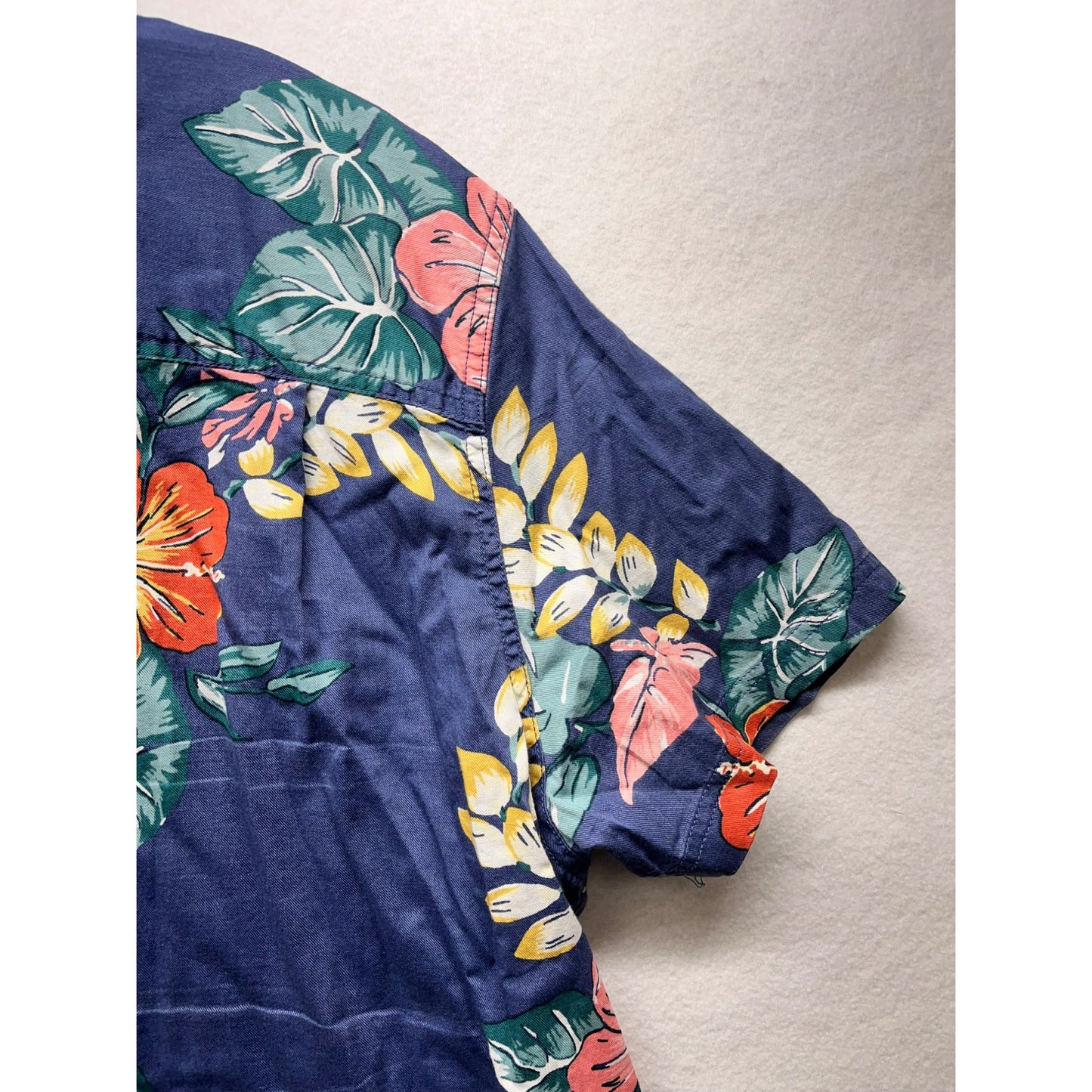 Men’s American Eagle Tropical Button-Up Resort Shirt #2774