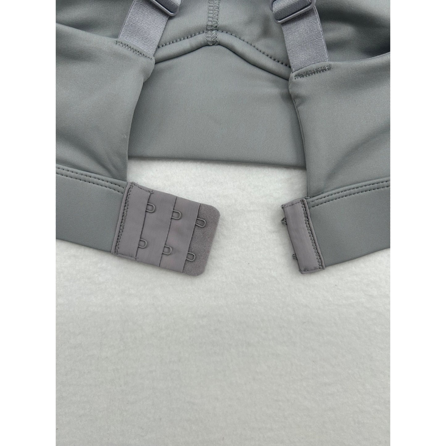 Fabletics Womens Grey Sports Bra With Adjustable Straps & Back Closure XL #6430