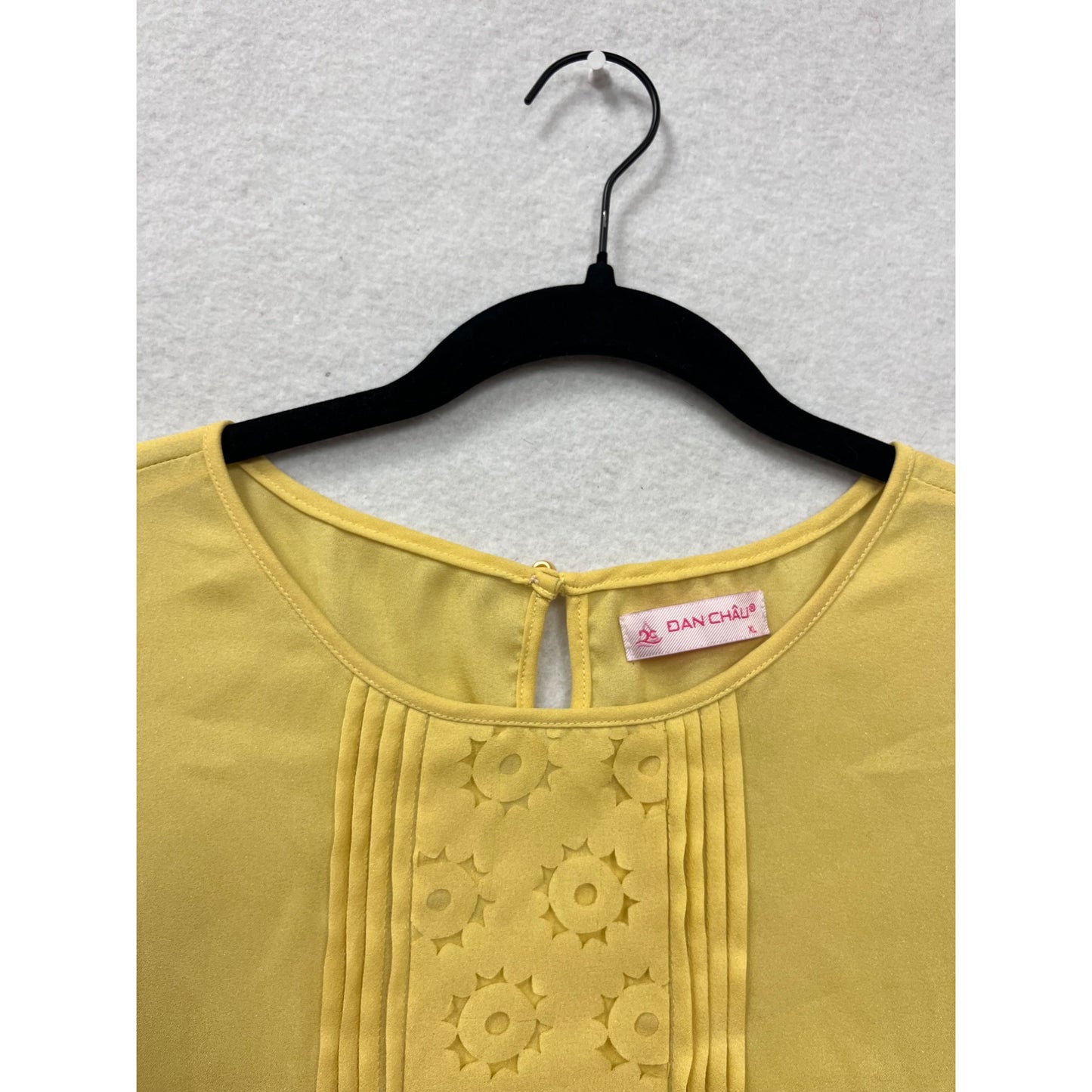 Womens XL Yellow 3/4 Sleeve Blouse With Floral Detail & Back Tie By Dan Chau #6498