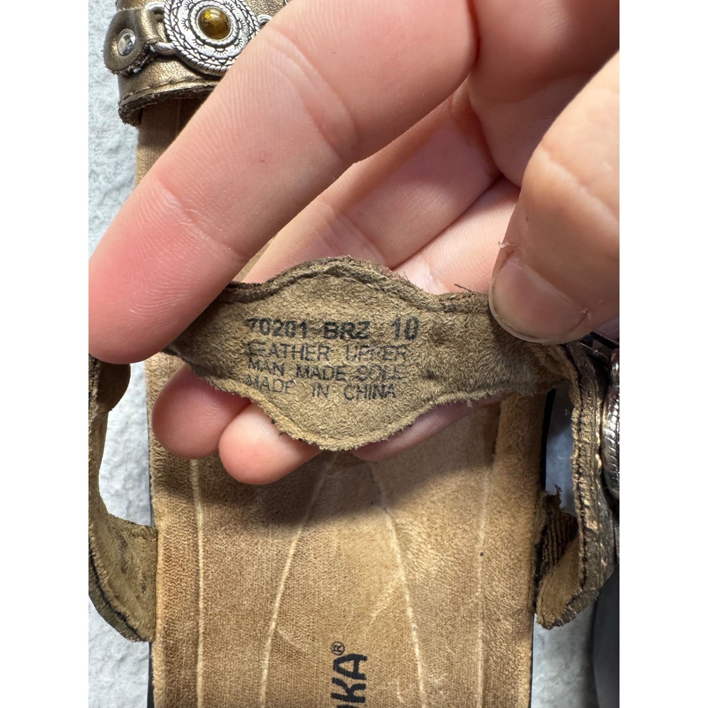 Minnetonka Womens Brown Leather Jeweled Toe Post Sandals Size 8 9446