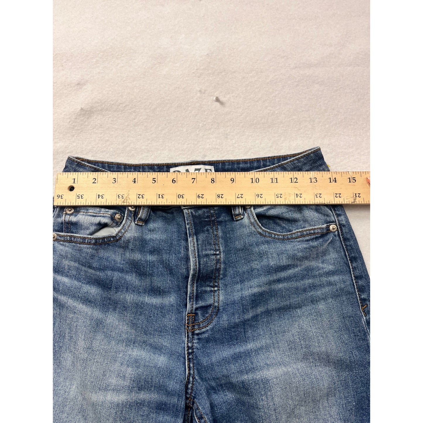 Women’s Size 4 Distressed DAZE Jeans #6395