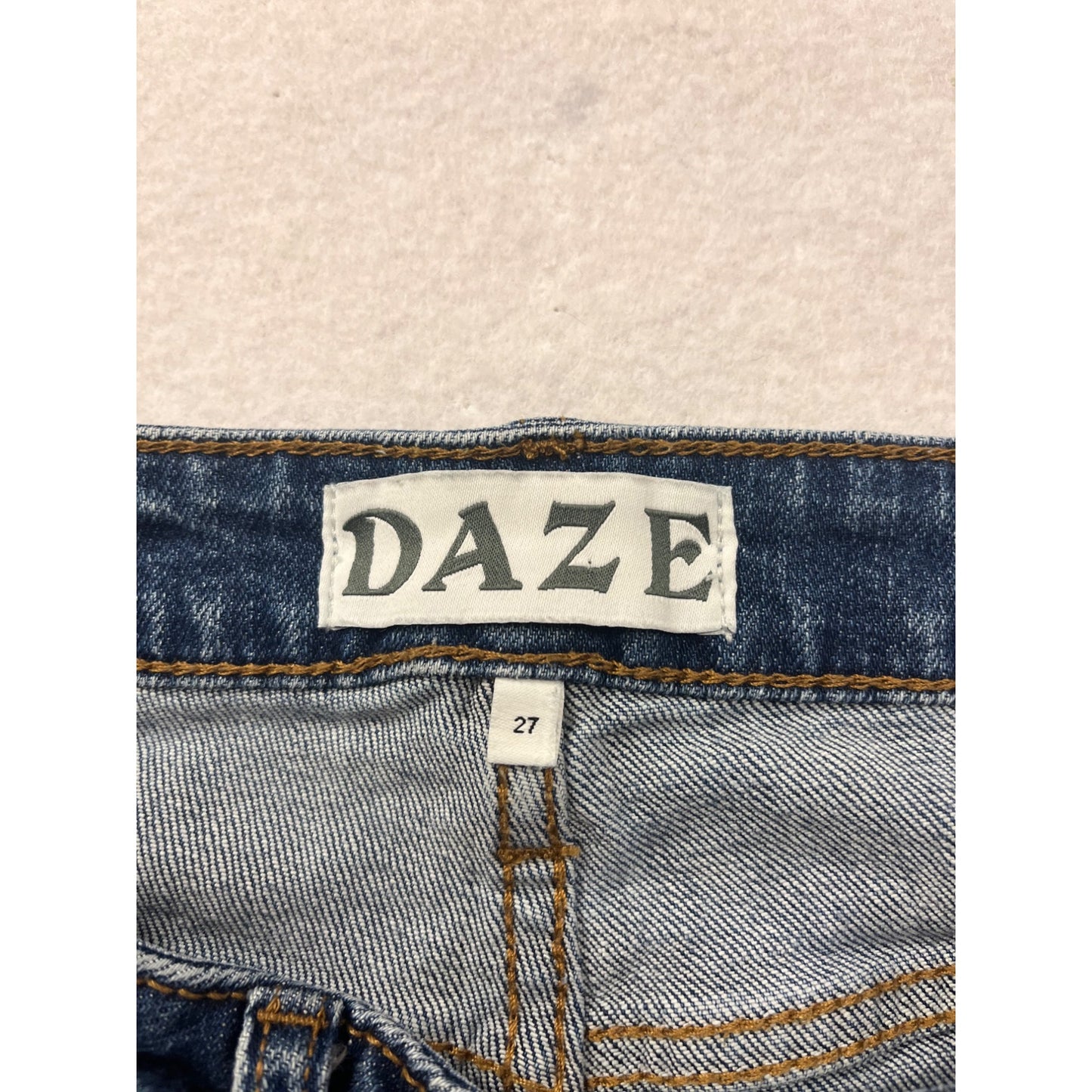 Women’s Size 4 Distressed DAZE Jeans #6395