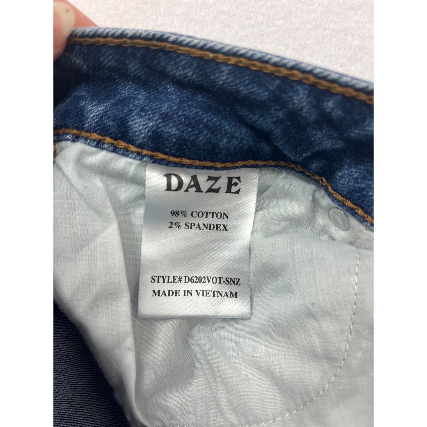 Women’s Size 4 Distressed DAZE Jeans #6395
