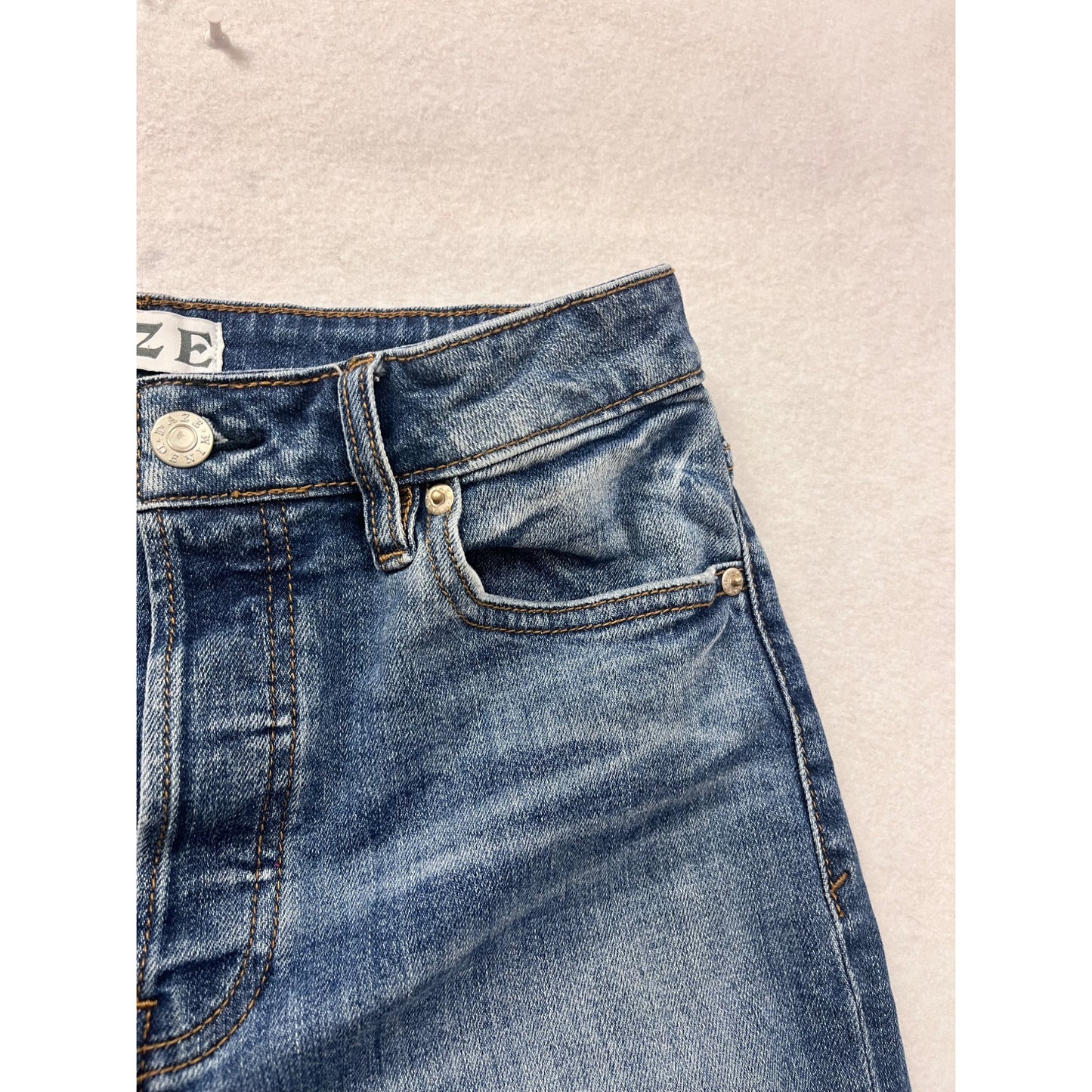 Women’s Size 4 Distressed DAZE Jeans #6395