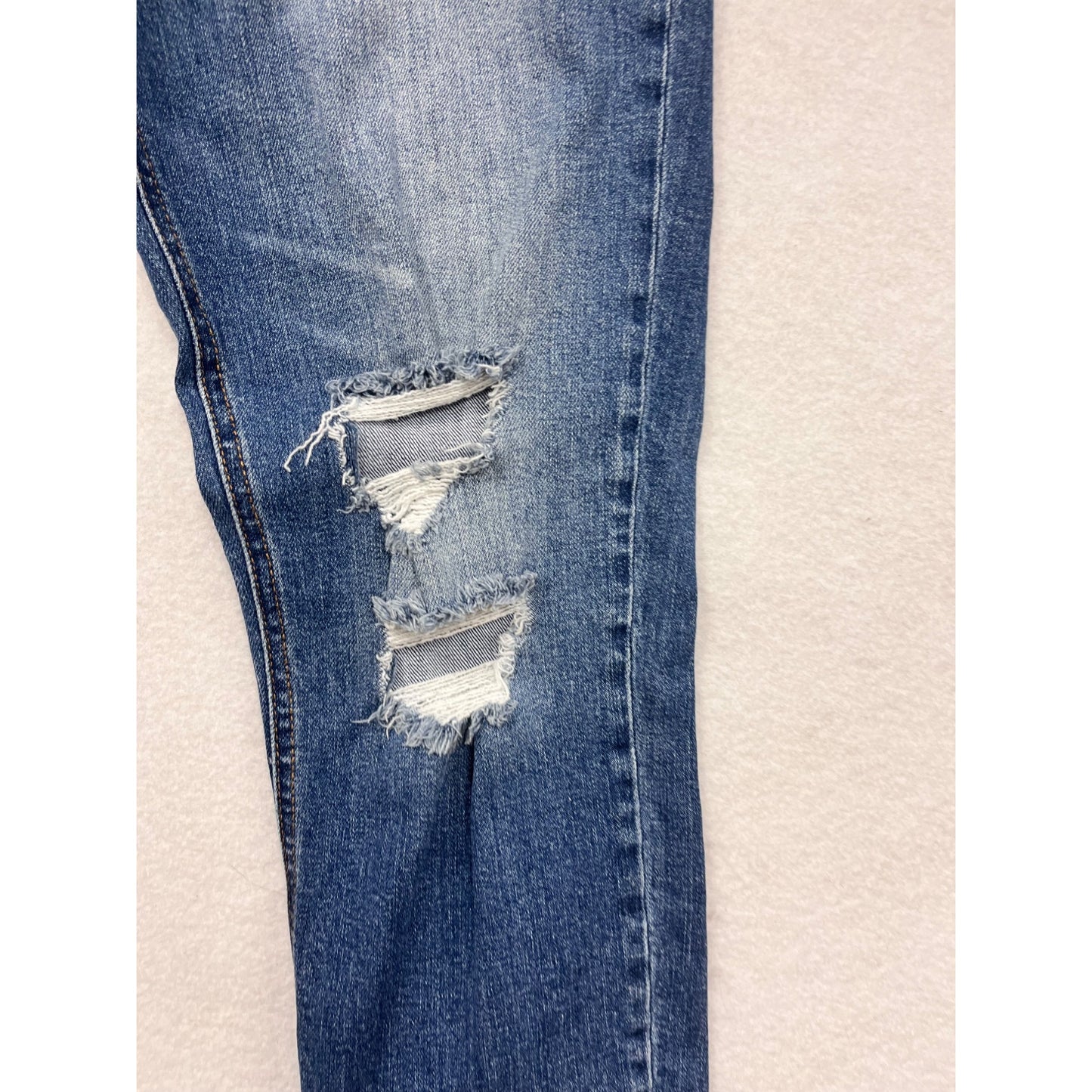 Women’s Size 4 Distressed DAZE Jeans #6395