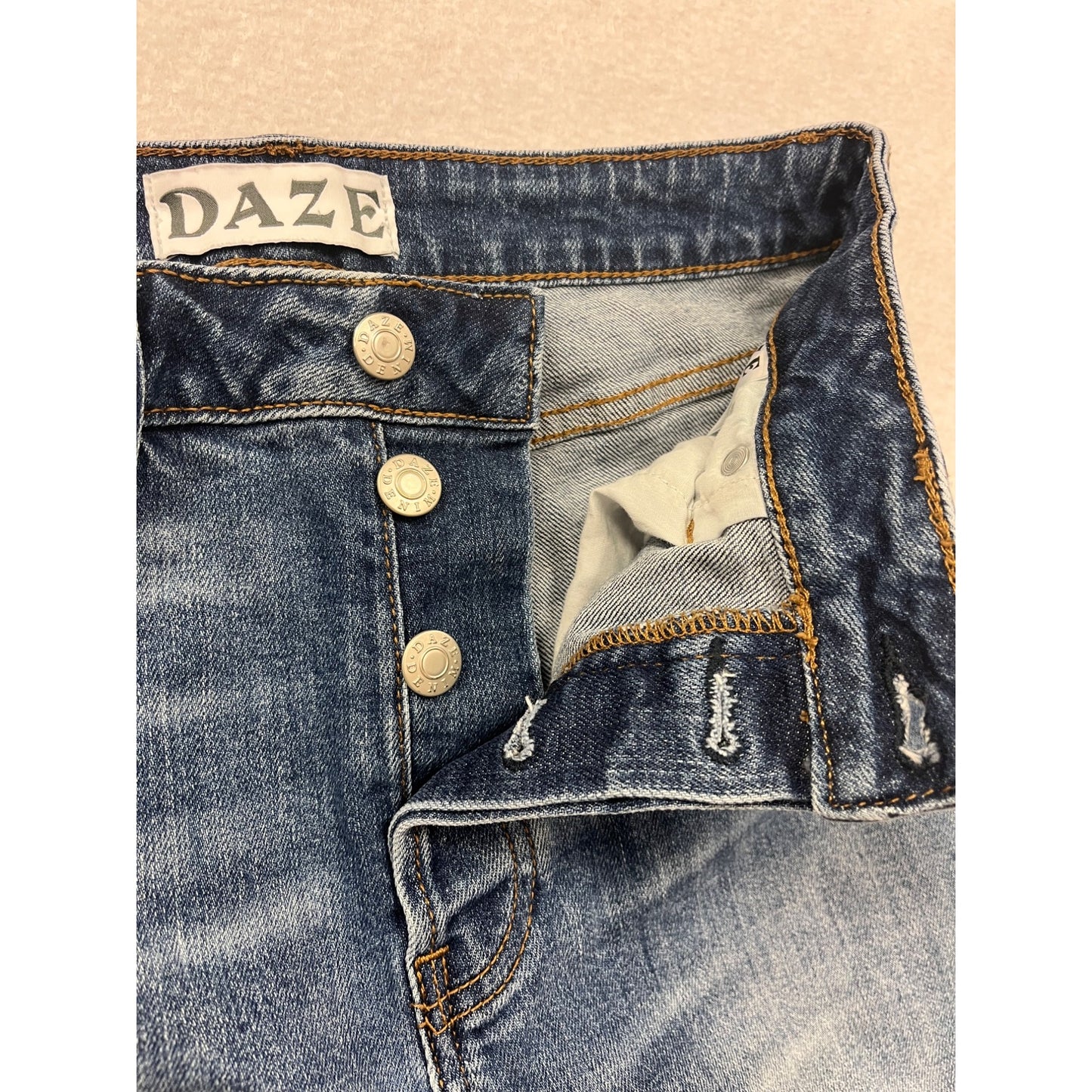 Women’s Size 4 Distressed DAZE Jeans #6395