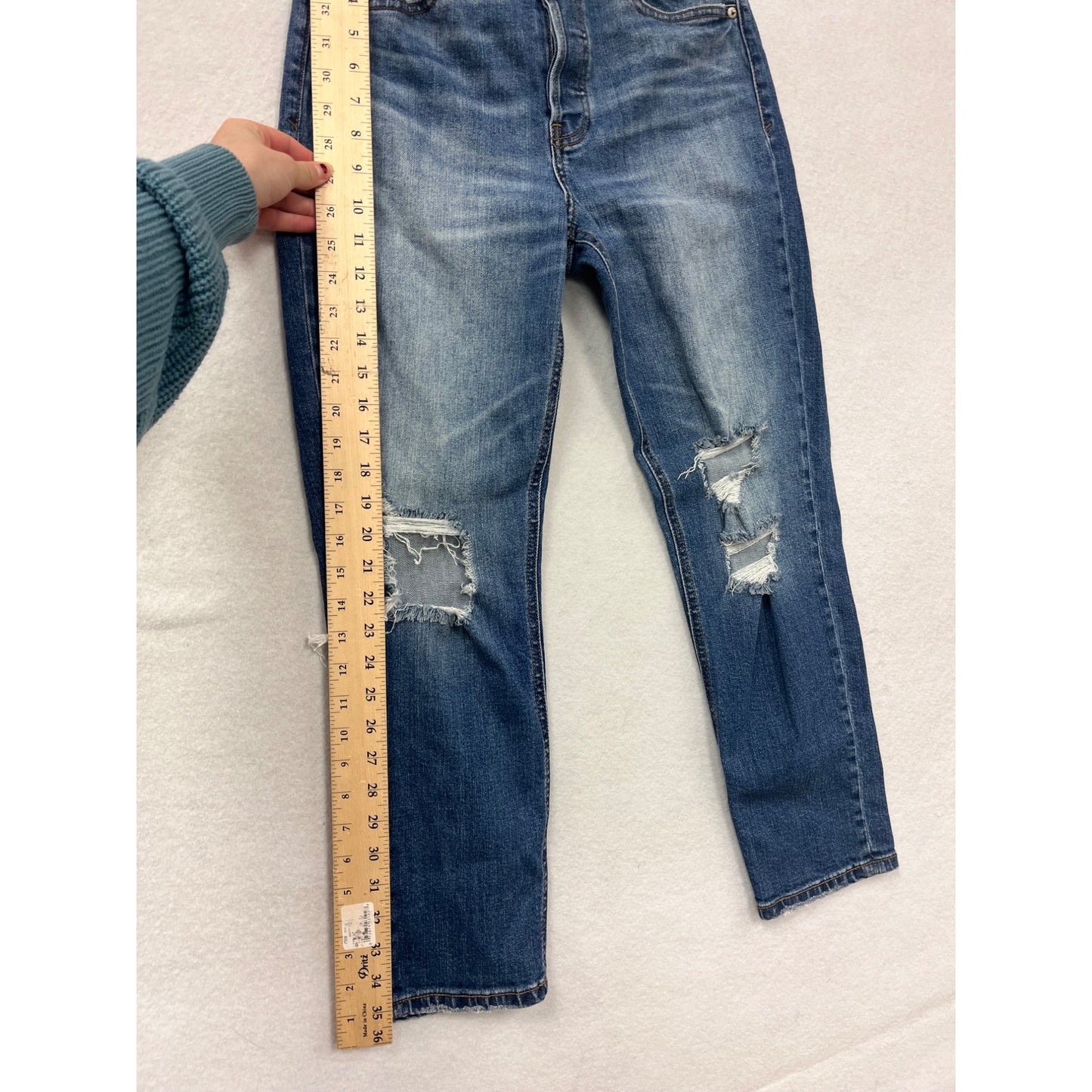Women’s Size 4 Distressed DAZE Jeans #6395
