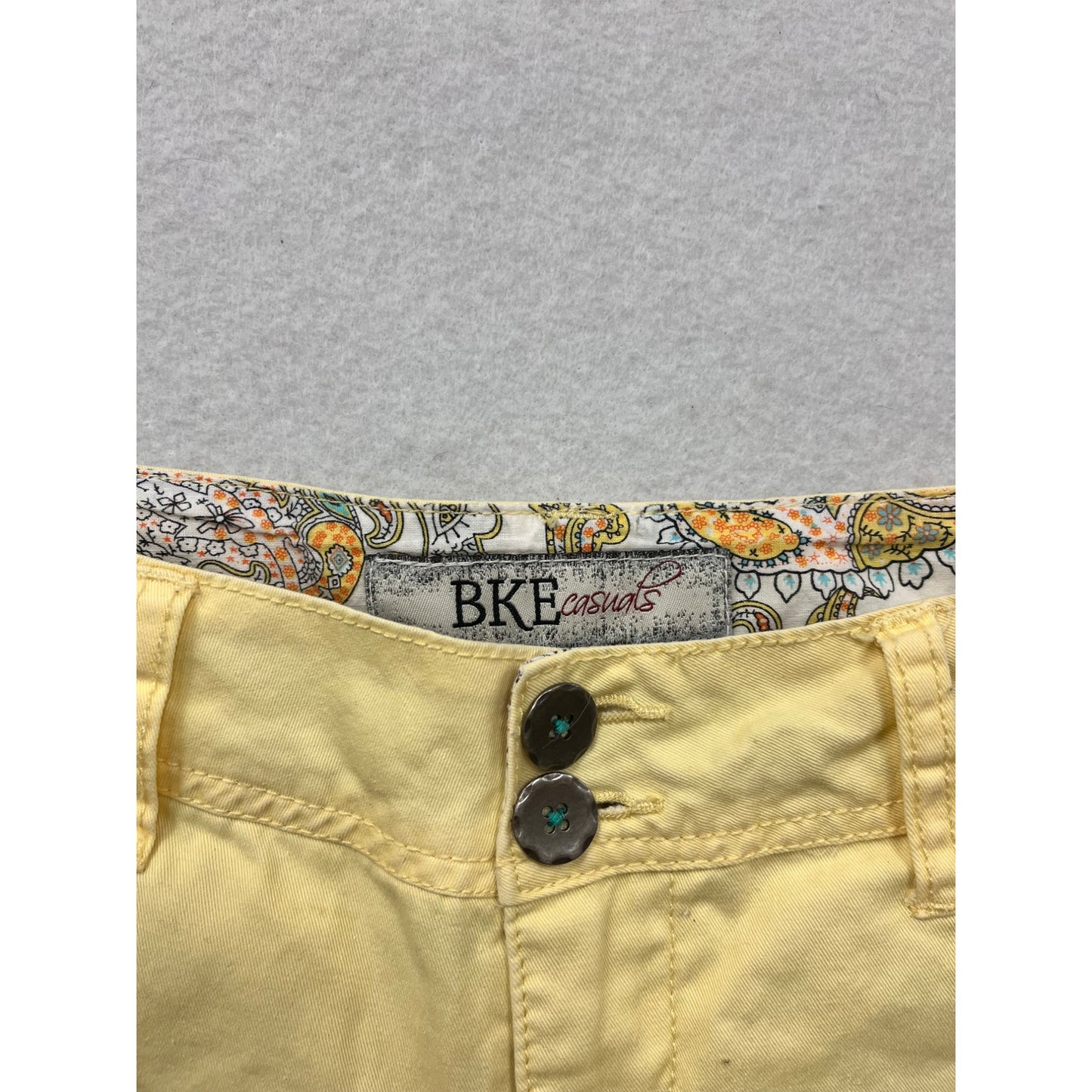 Women’s Size 4 BKE Yellow Mid-Rise Shorts #6418