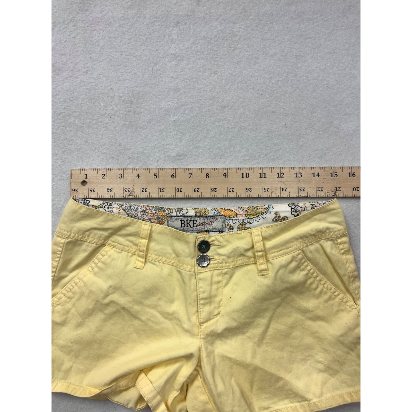 Women’s Size 4 BKE Yellow Mid-Rise Shorts #6418
