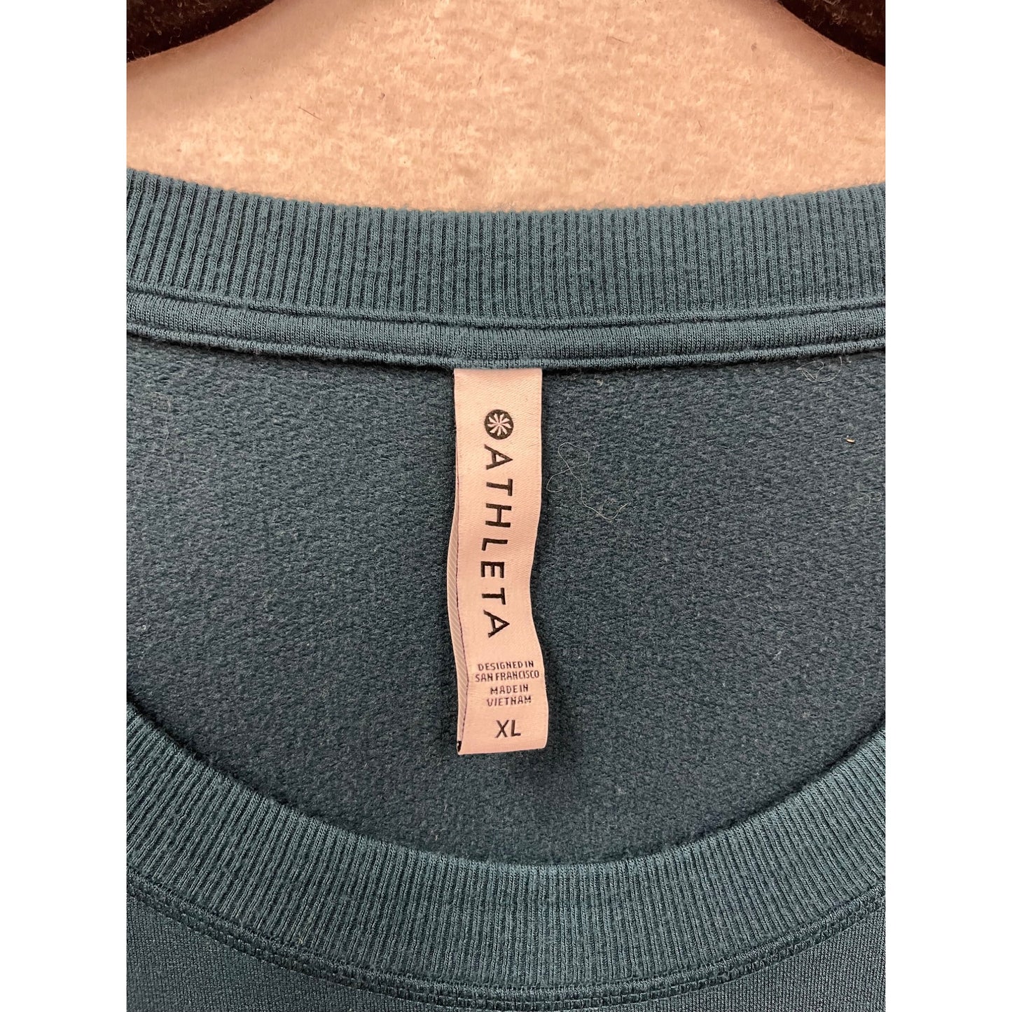 Athleta Womens XL Teal Long Sleeve Pullover Top #13A