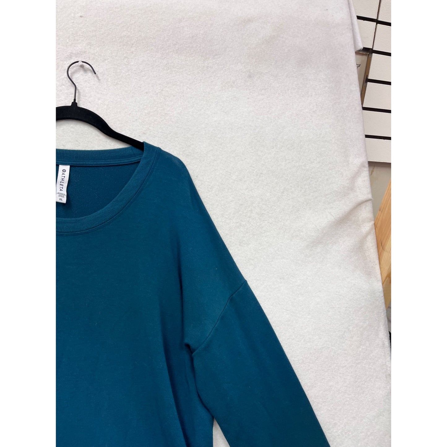 Athleta Womens XL Teal Long Sleeve Pullover Top #13A