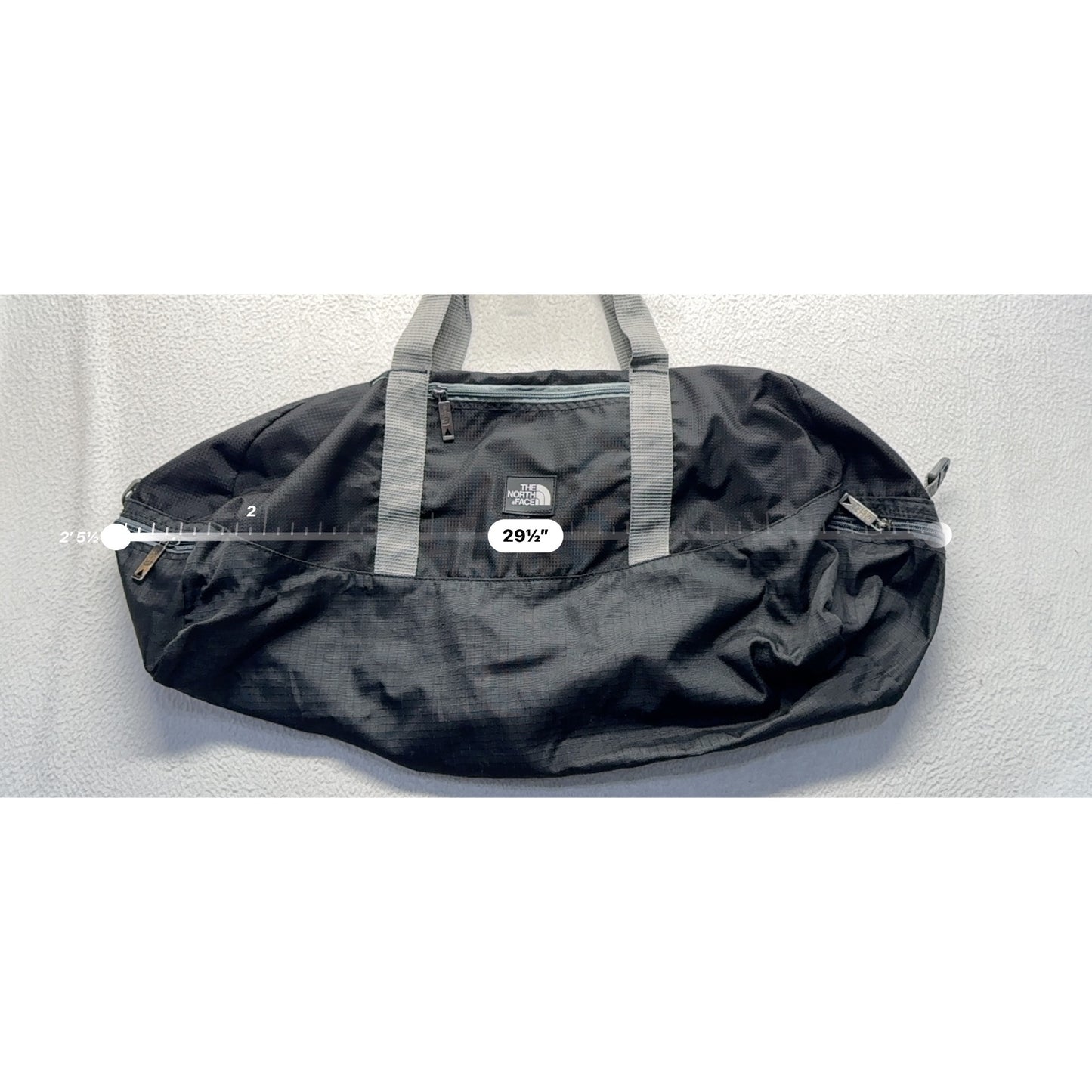 The North Face Large Black Duffel Bag Zip Compartments / Adjustable Straps 106B