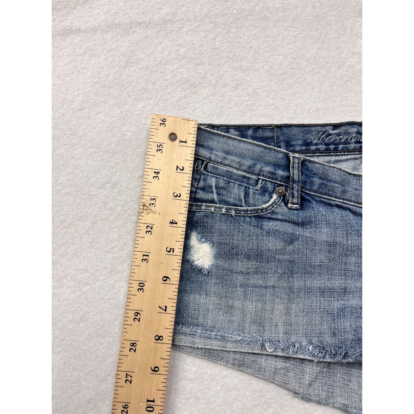 Abercrombie & Fitch Women’s Size 2 Distressed Denim Cutoff Shorts #6406