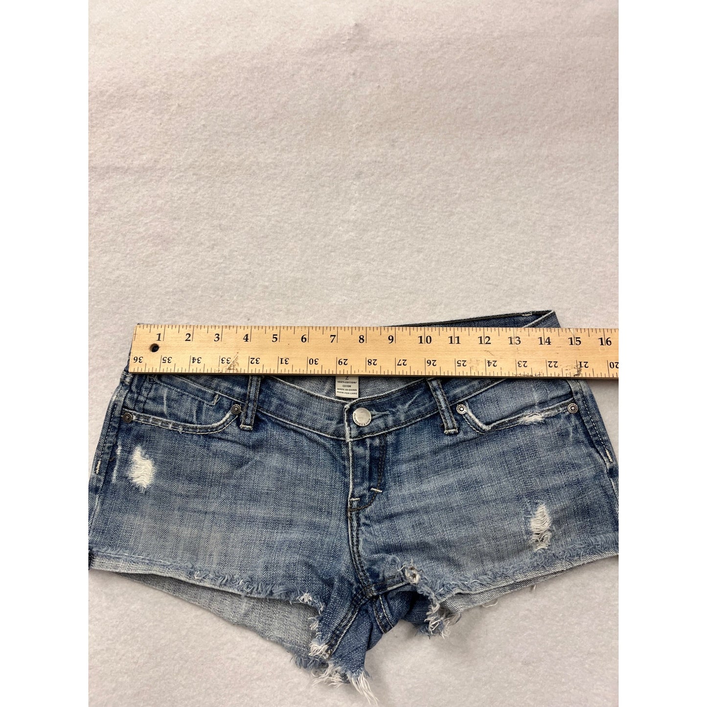 Abercrombie & Fitch Women’s Size 2 Distressed Denim Cutoff Shorts #6406